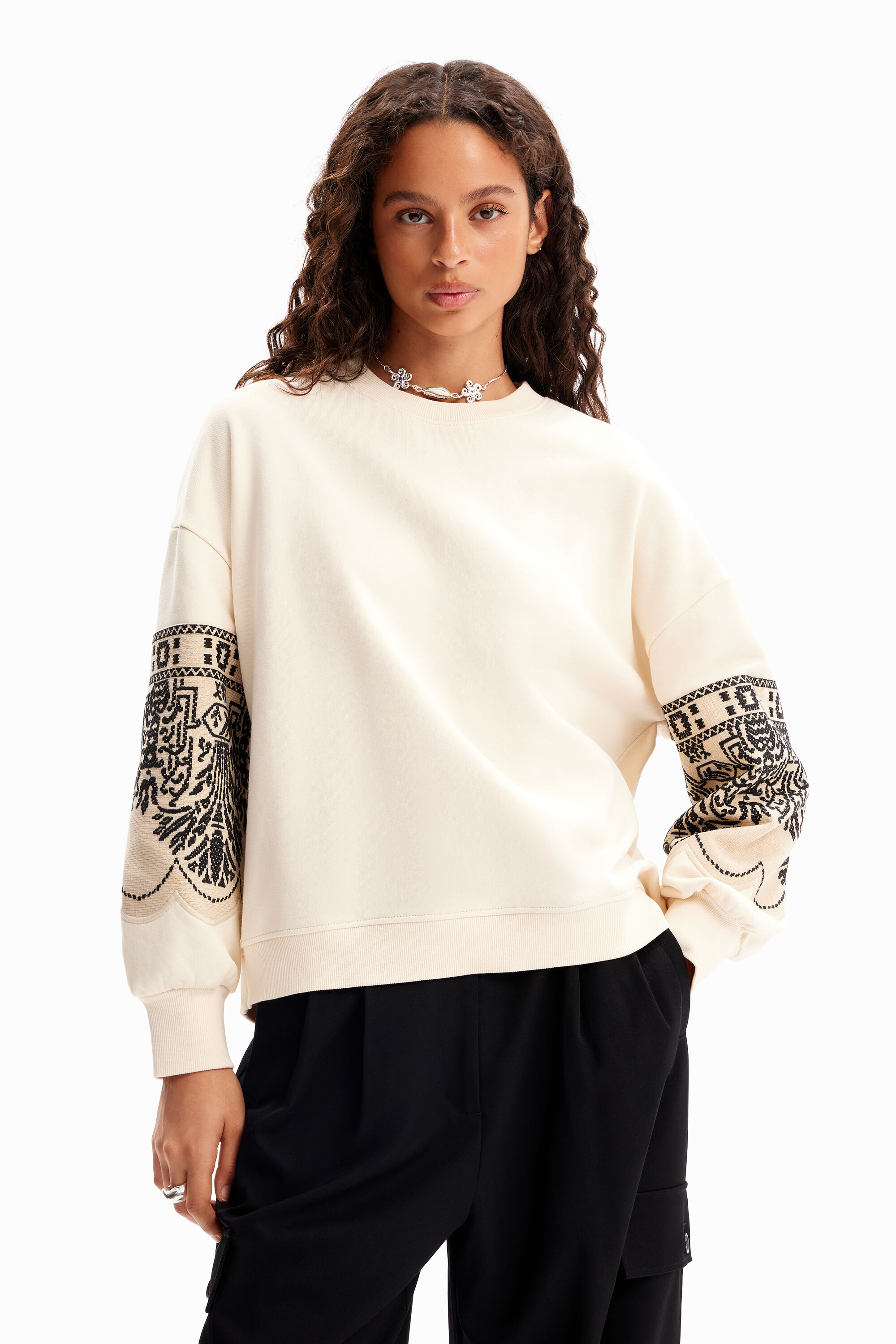 Sudadera oversize bordada