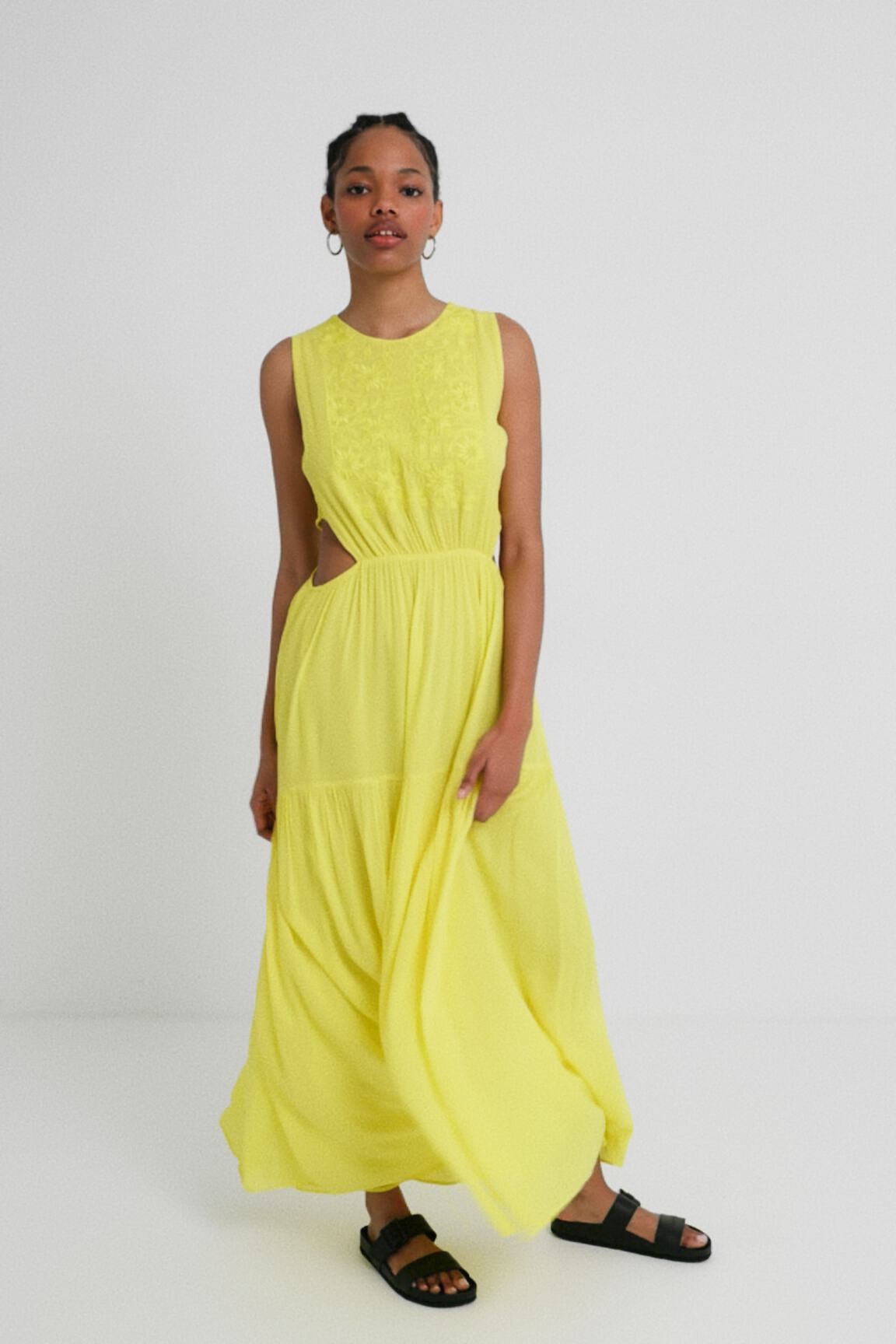 Vestido cut-out amarillo