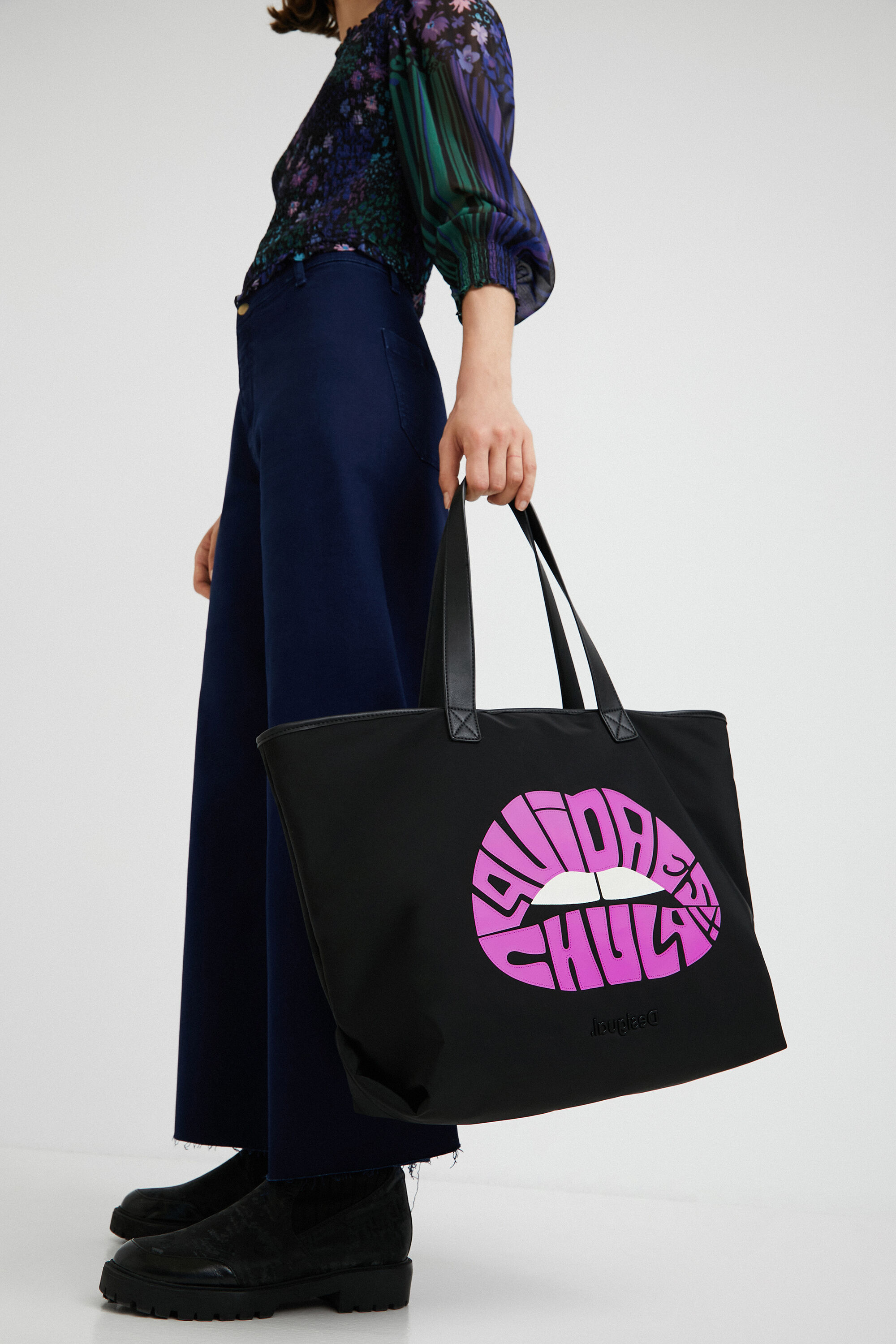 Bolso grande labios
