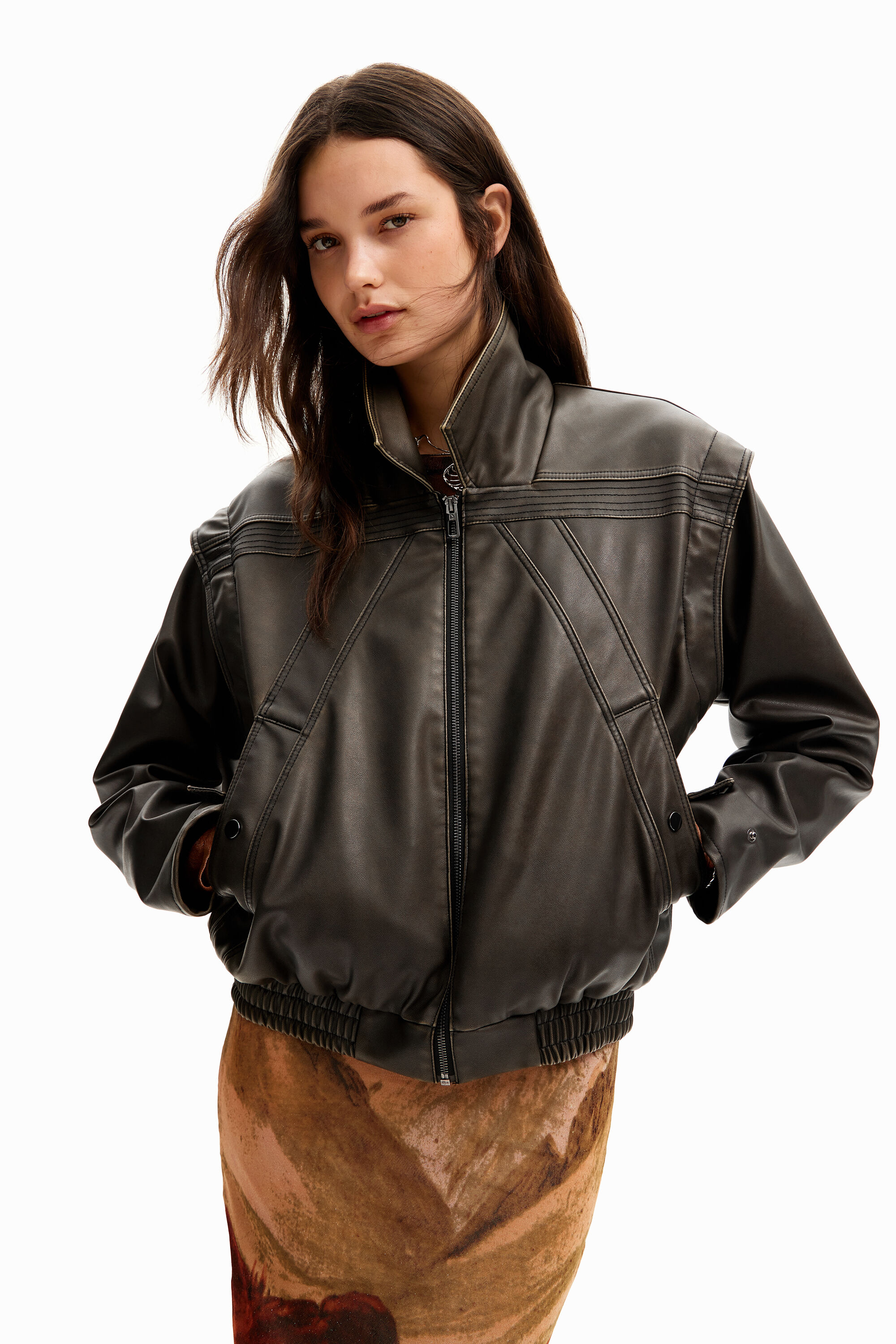 Chaqueta efecto piel mangas desmontables