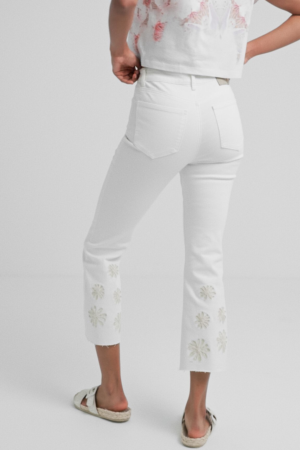 Vaquero Flare cropped