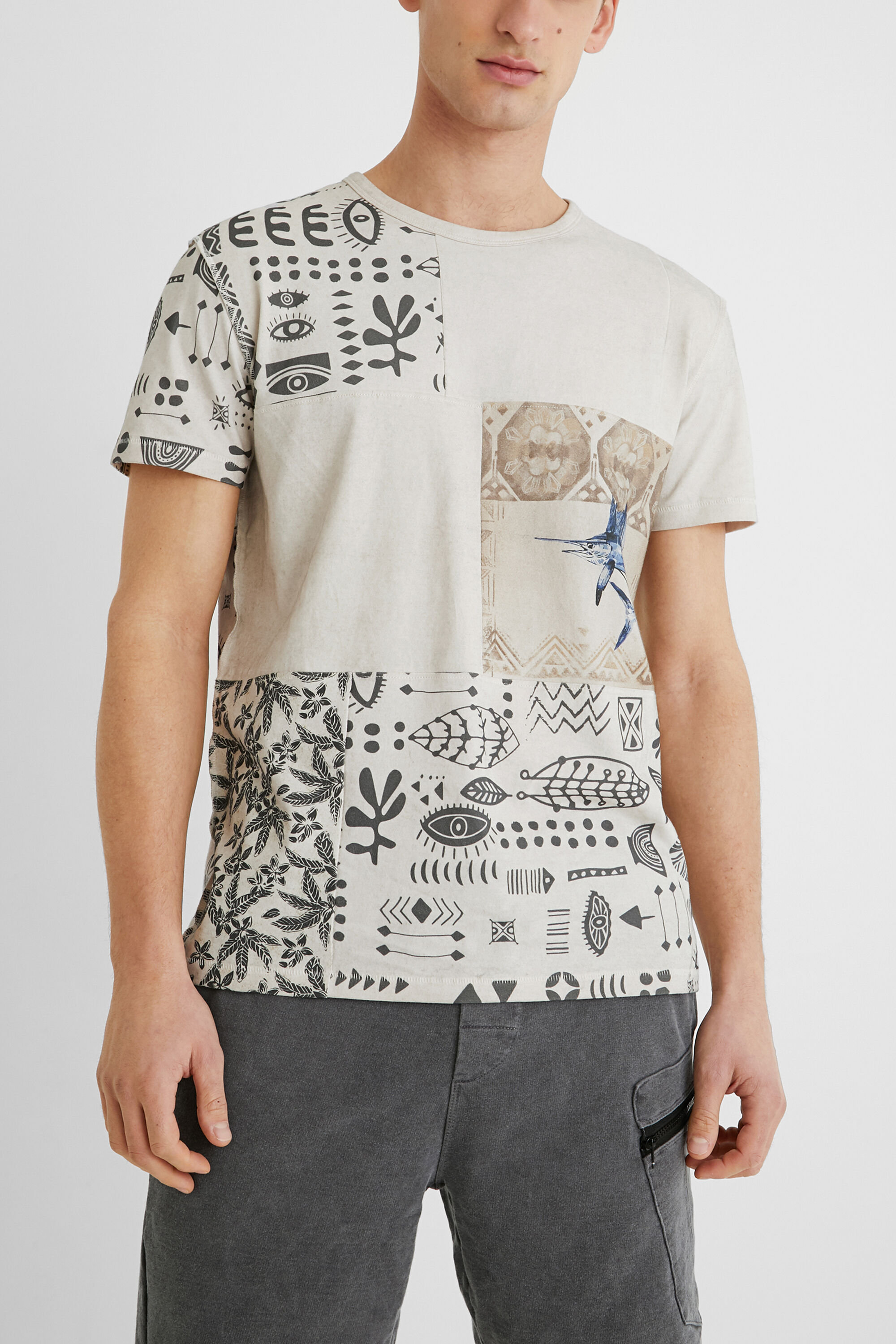 Camiseta patch &eacute;tnico