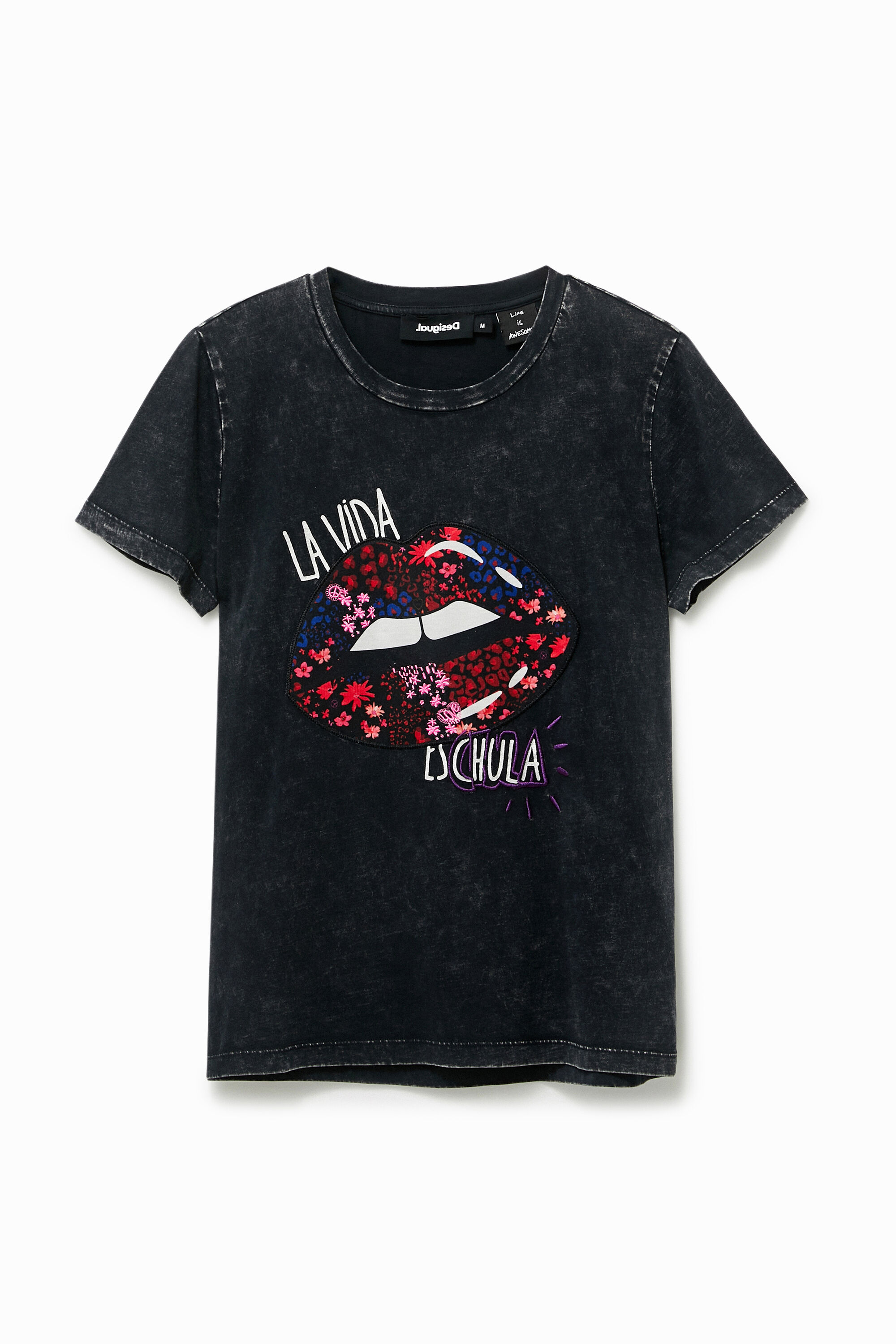 Camiseta parche labios bordados