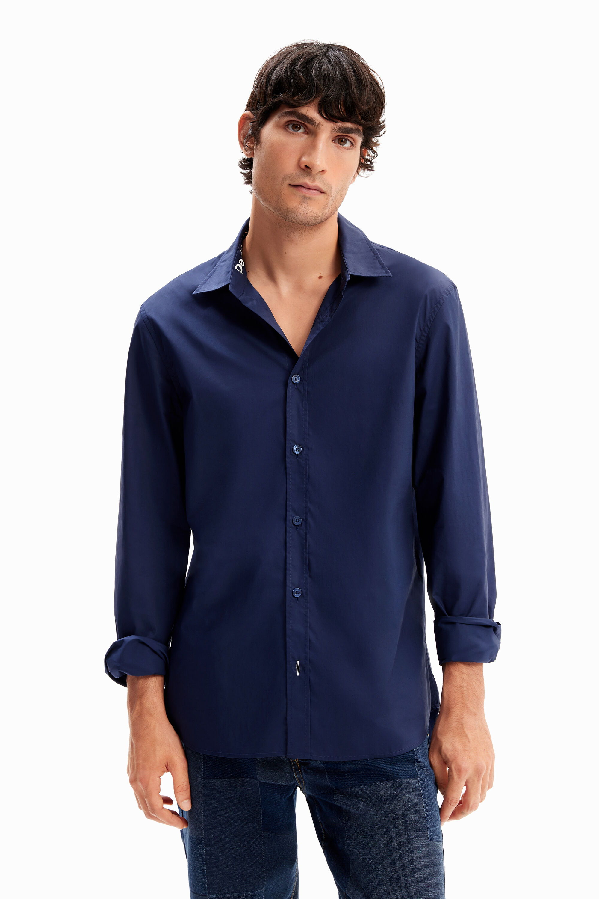 Camisa b&aacute;sica detalles contraste