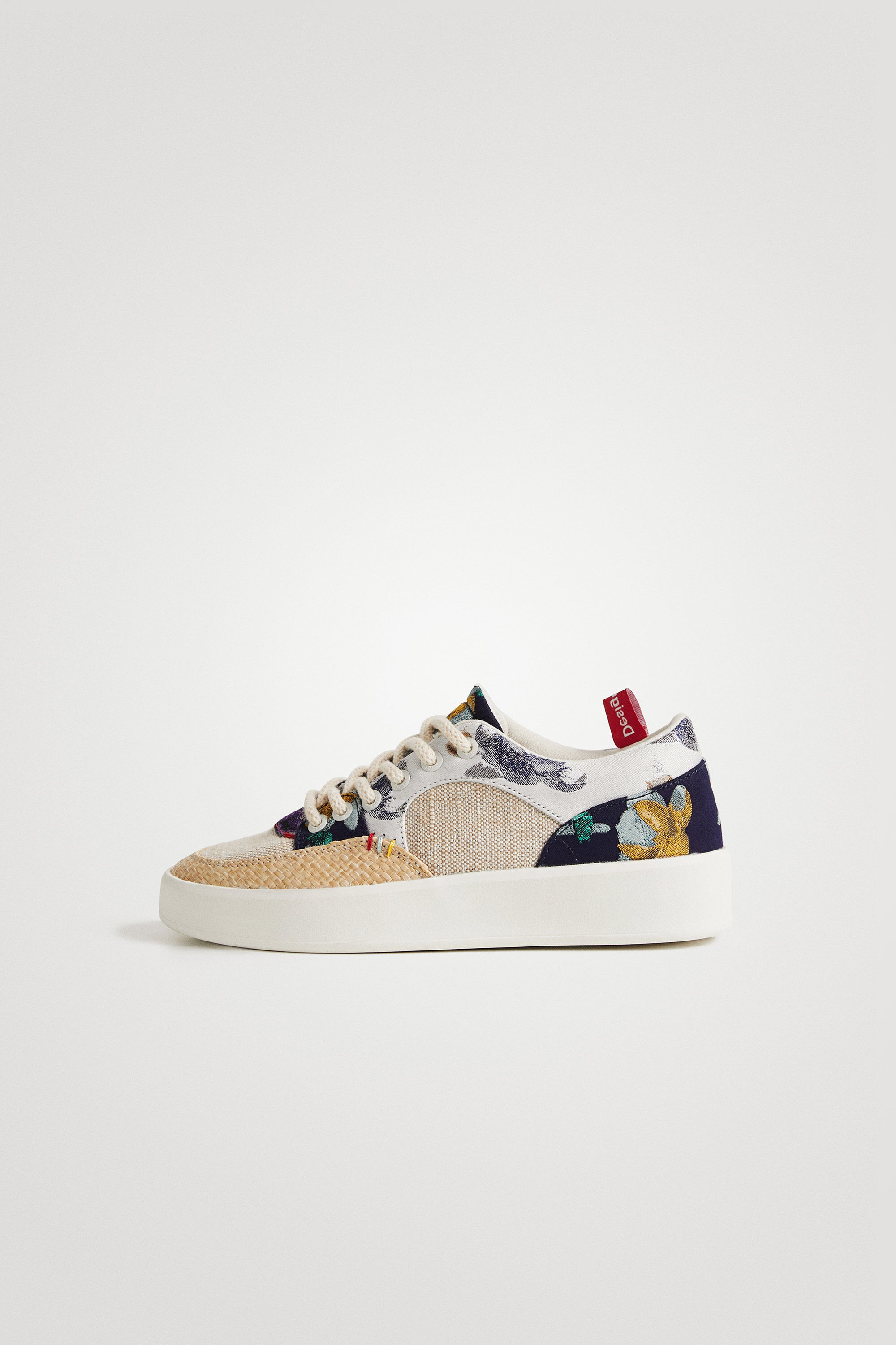 Zapatilla patch con rafia