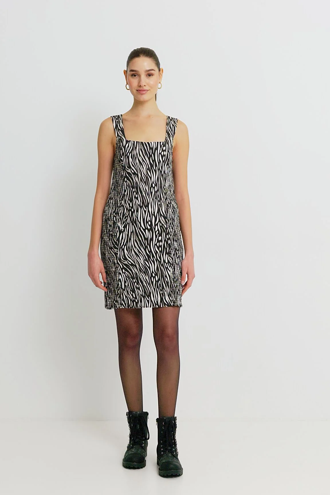 Vestido corto slim jungla