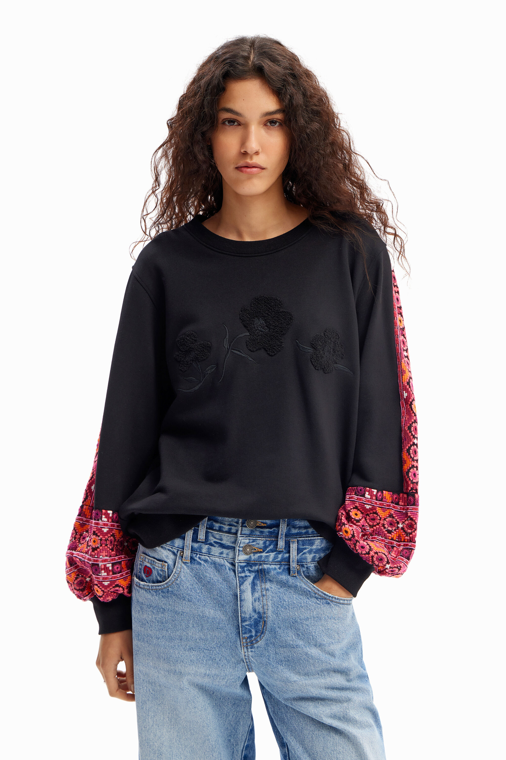 Sudadera abullonada bordados