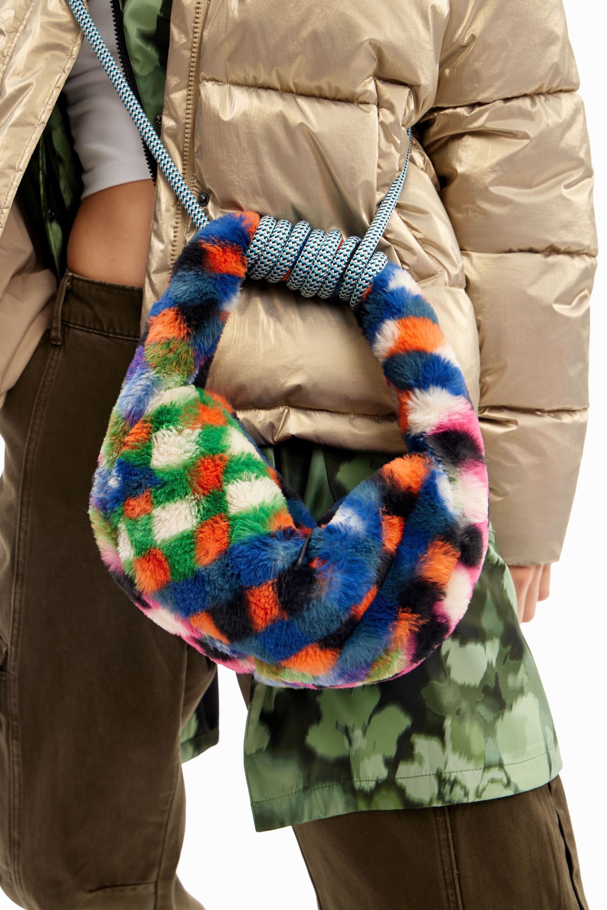 Bolso efecto pelo rombos