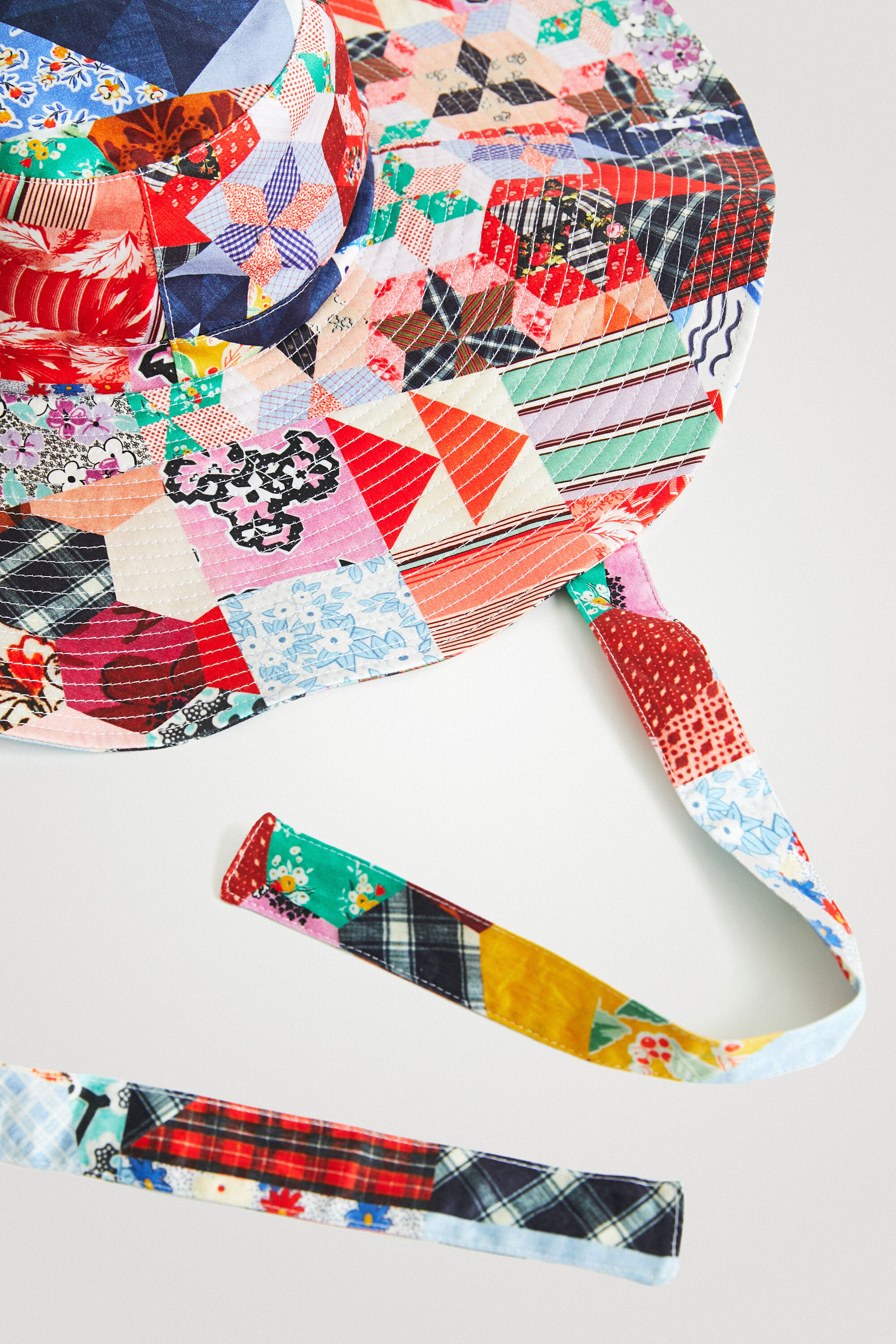 Gorro ala ancha patchwork Johnson Hartig