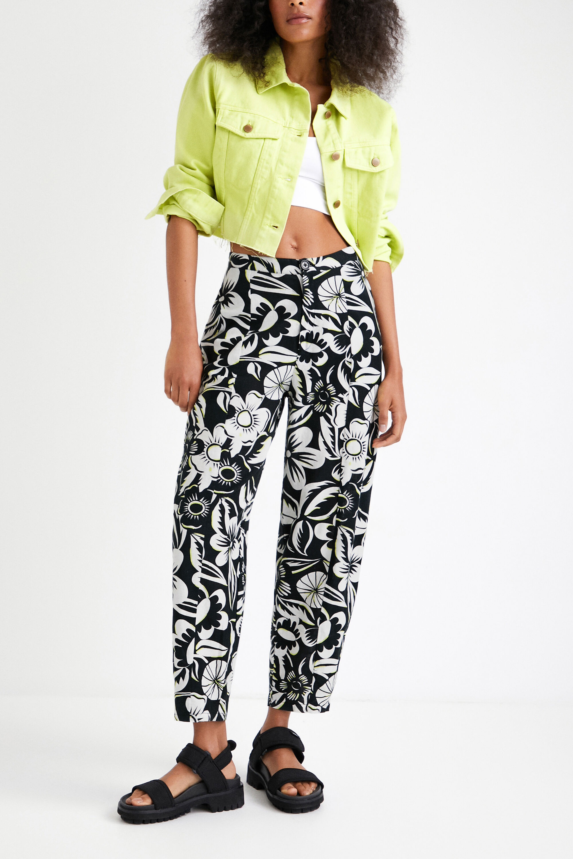 Pantal&oacute;n estampado floral
