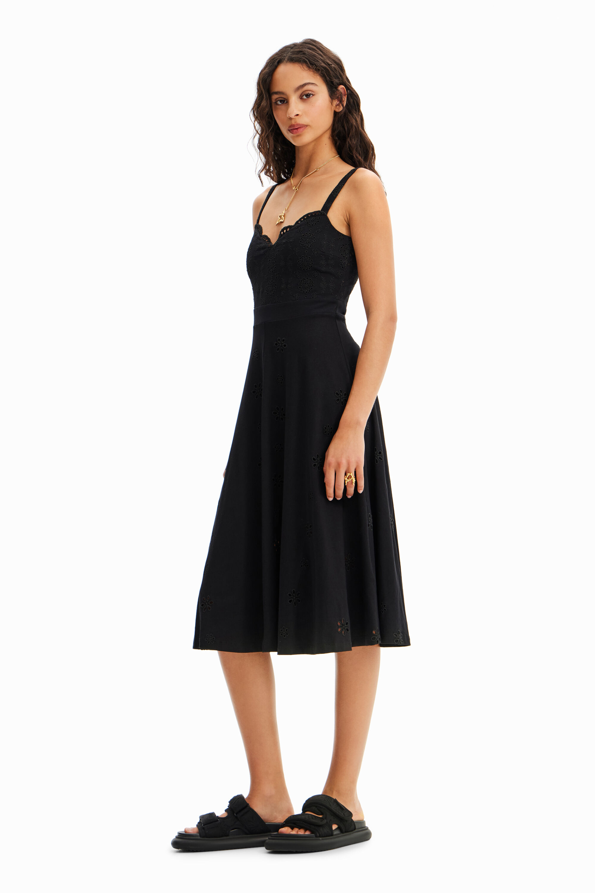 Vestido midi bordado suizo