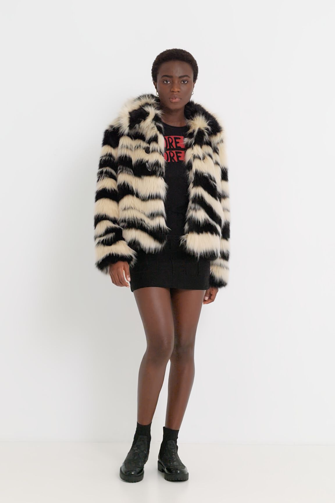 Chaqueta corta peluche animal print