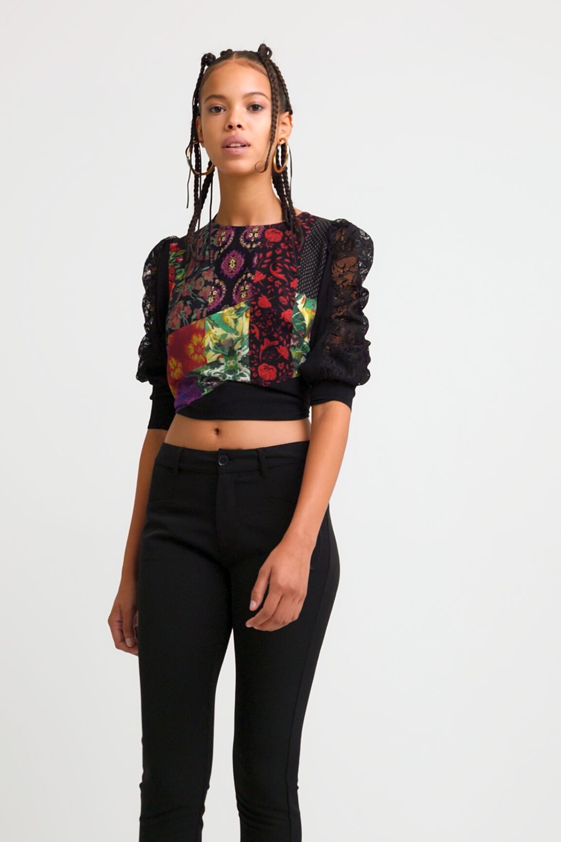 Blusa patch digital mangas encaje