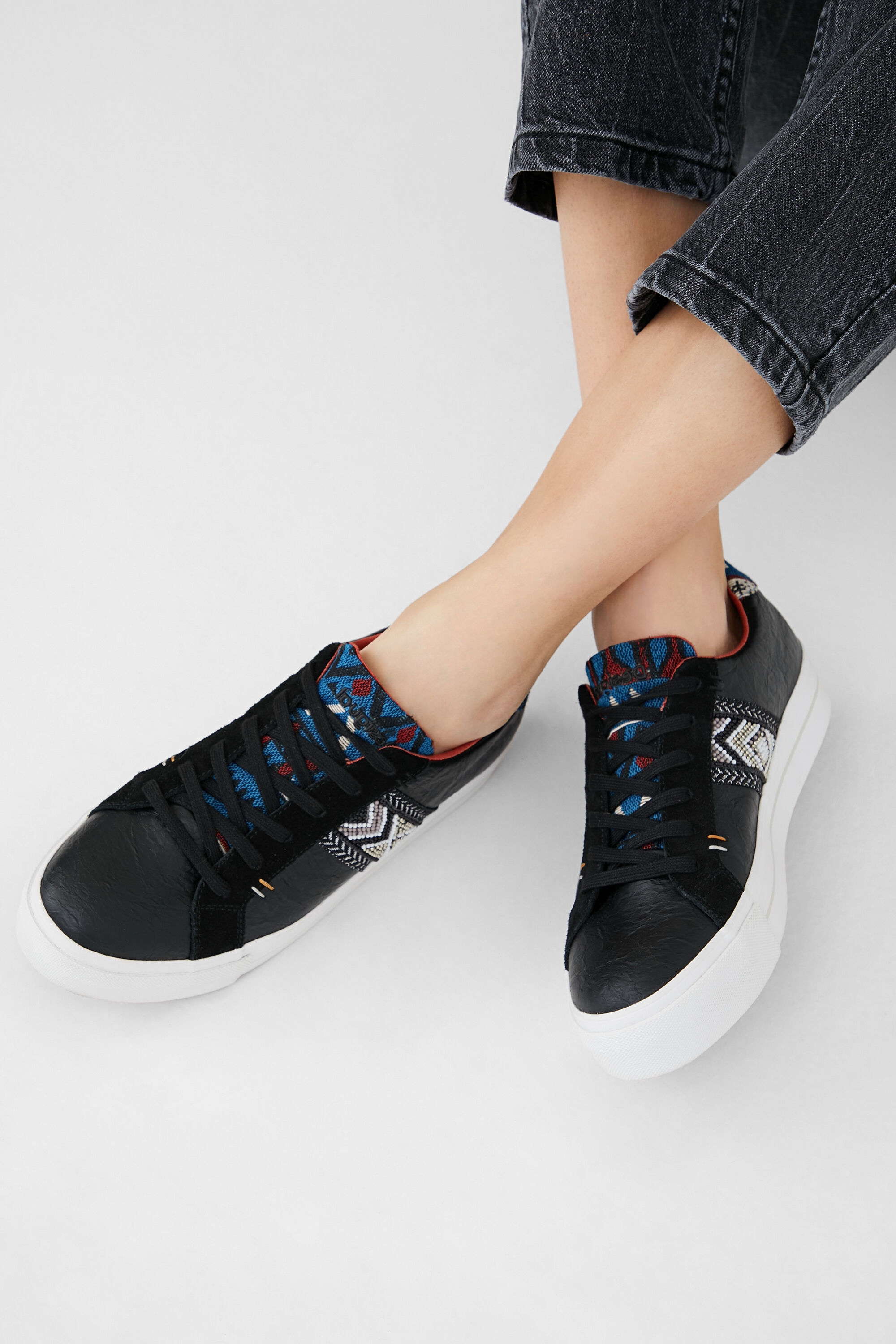 Sneakers suela gruesa &eacute;tnicas