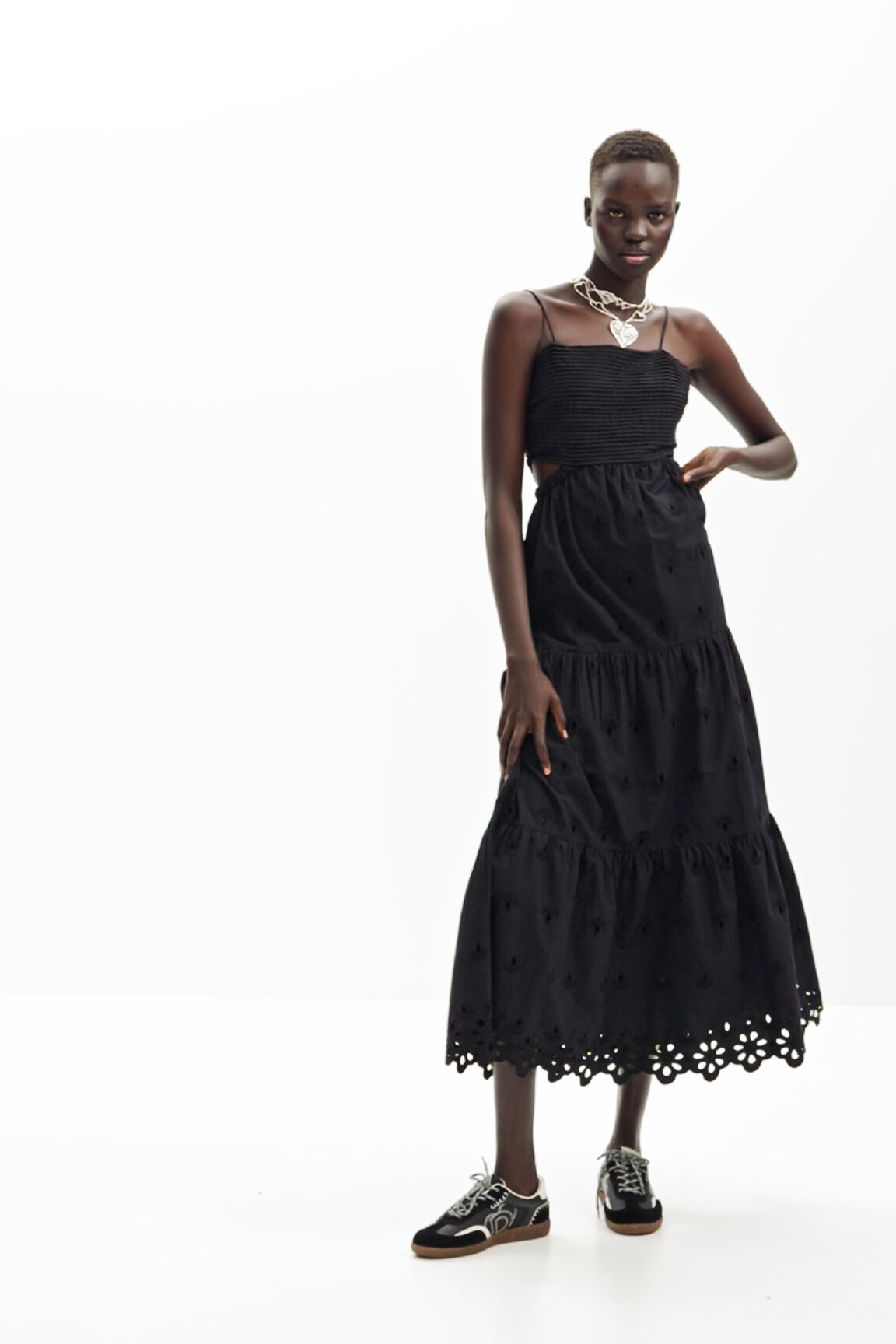Vestido largo bordados cut-outs