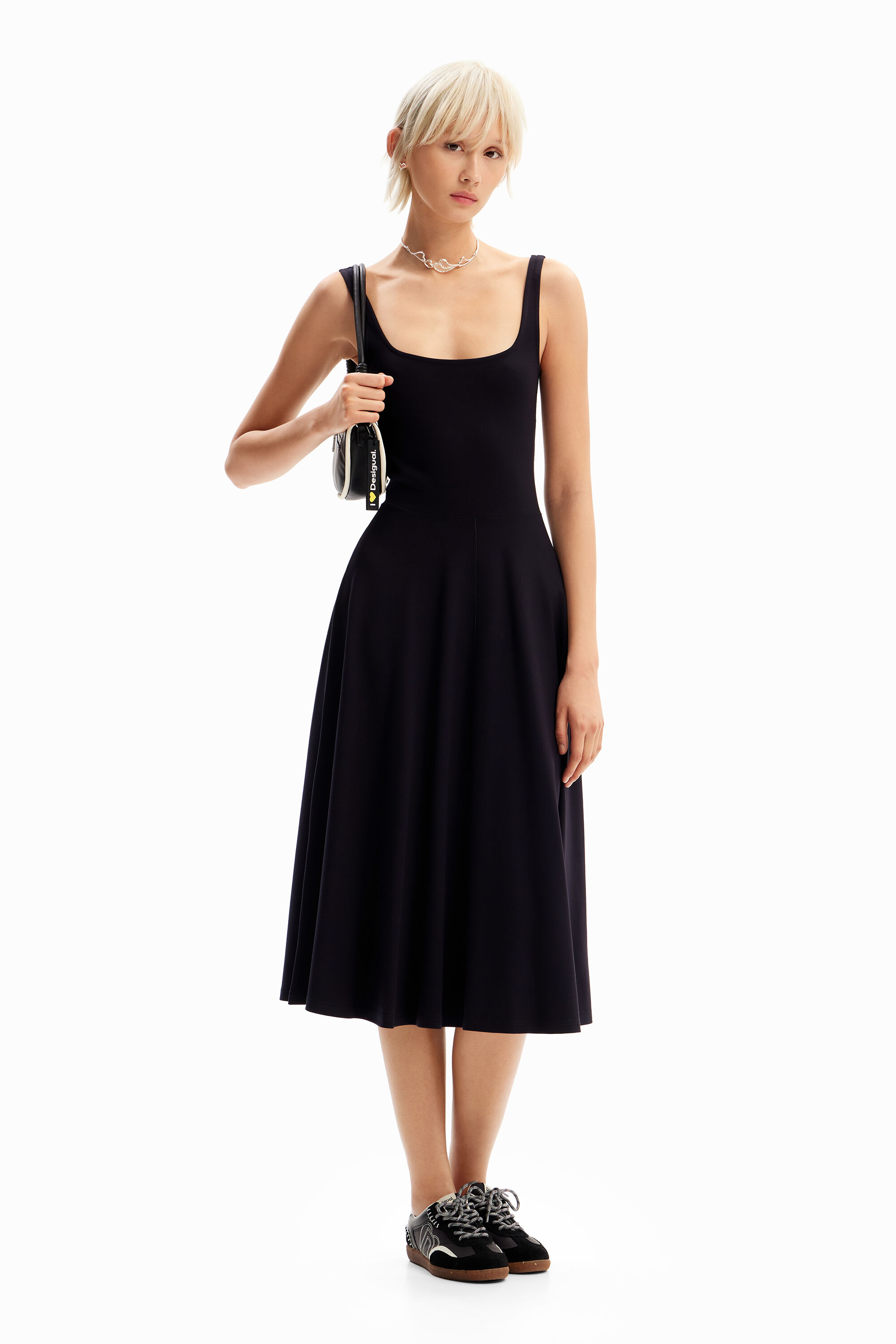 Vestido midi liso tirantes