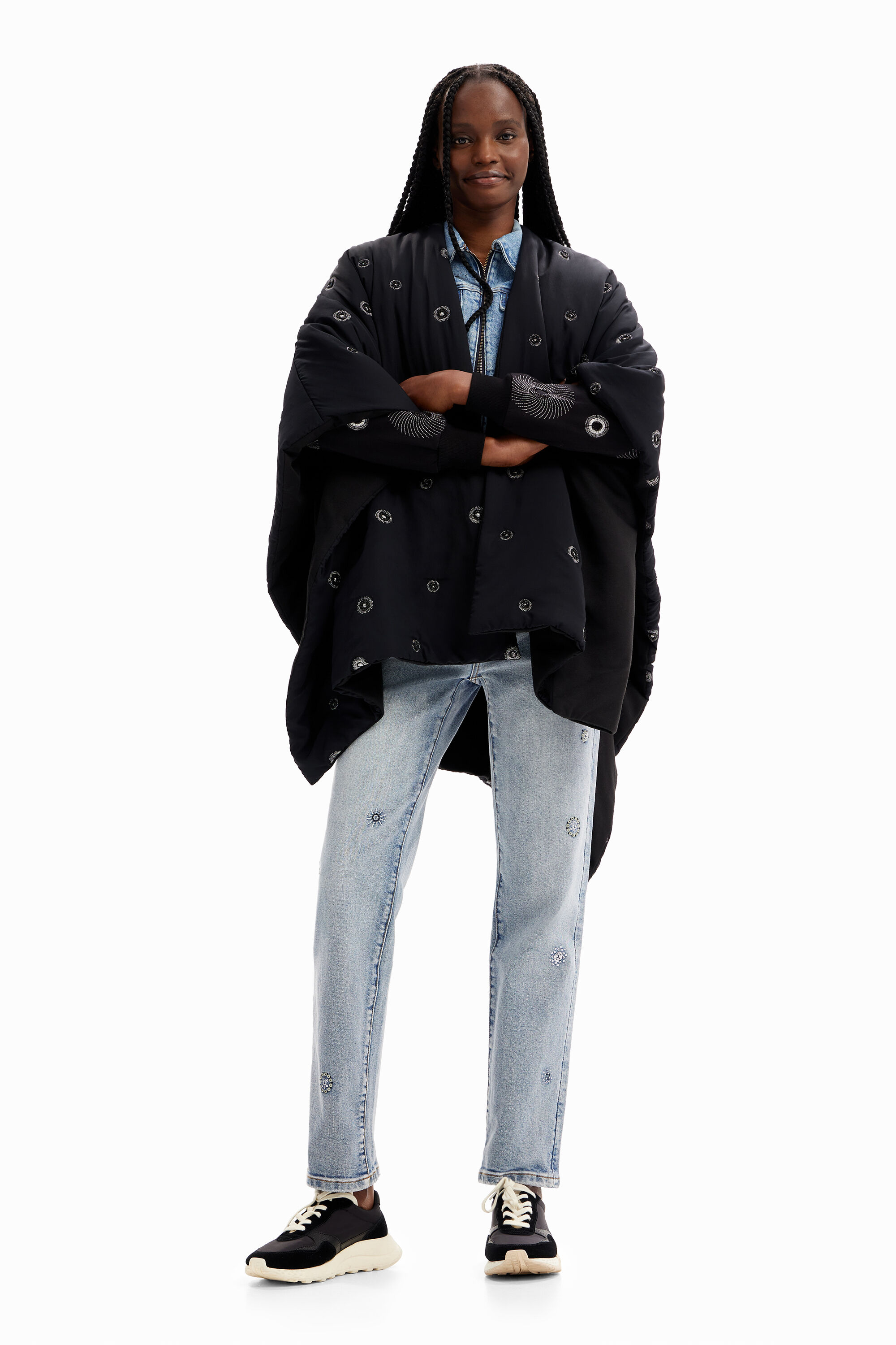 Poncho acolchado cintur&oacute;n