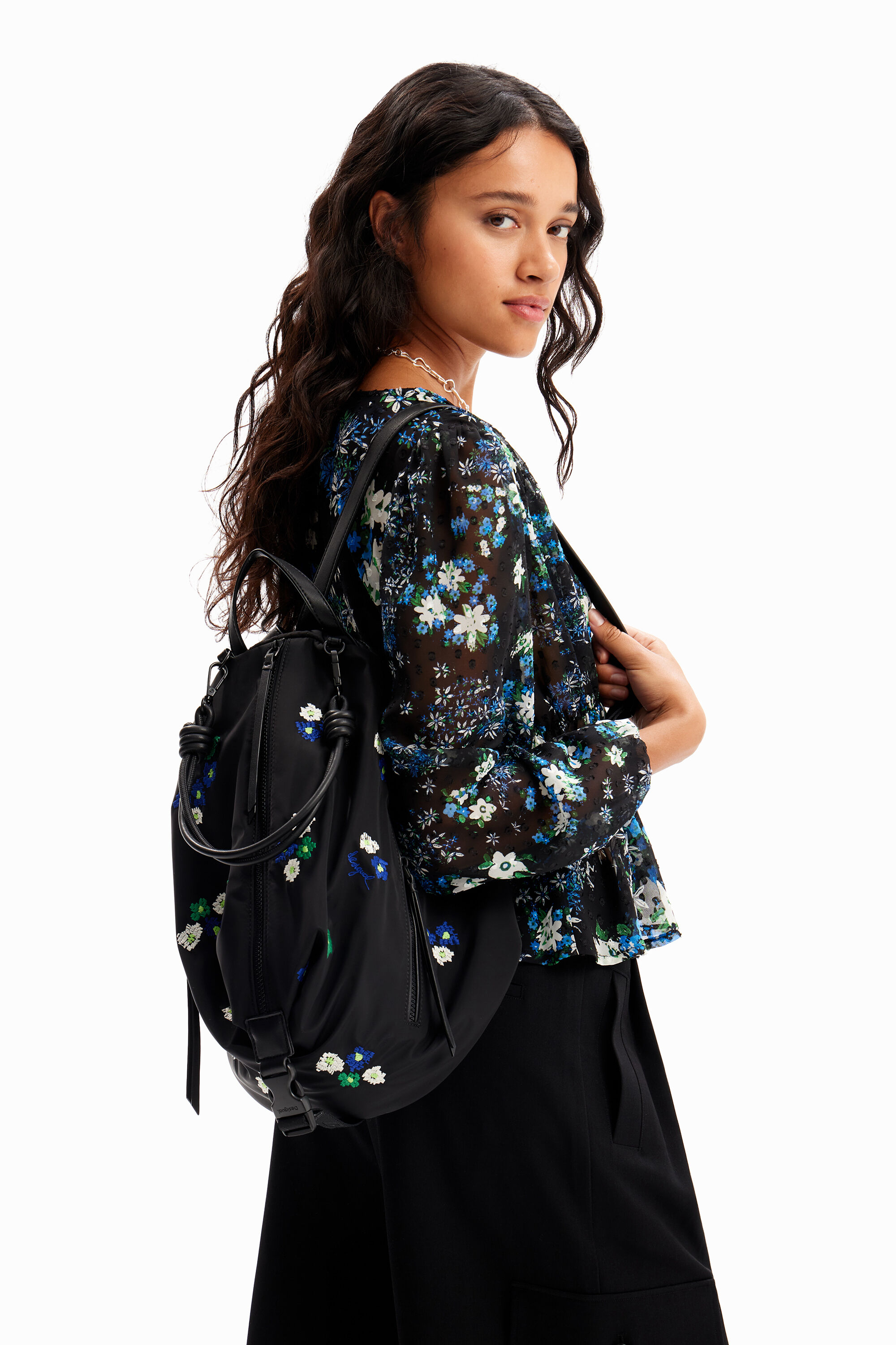 Mochila mediana flores multiposici&oacute;n