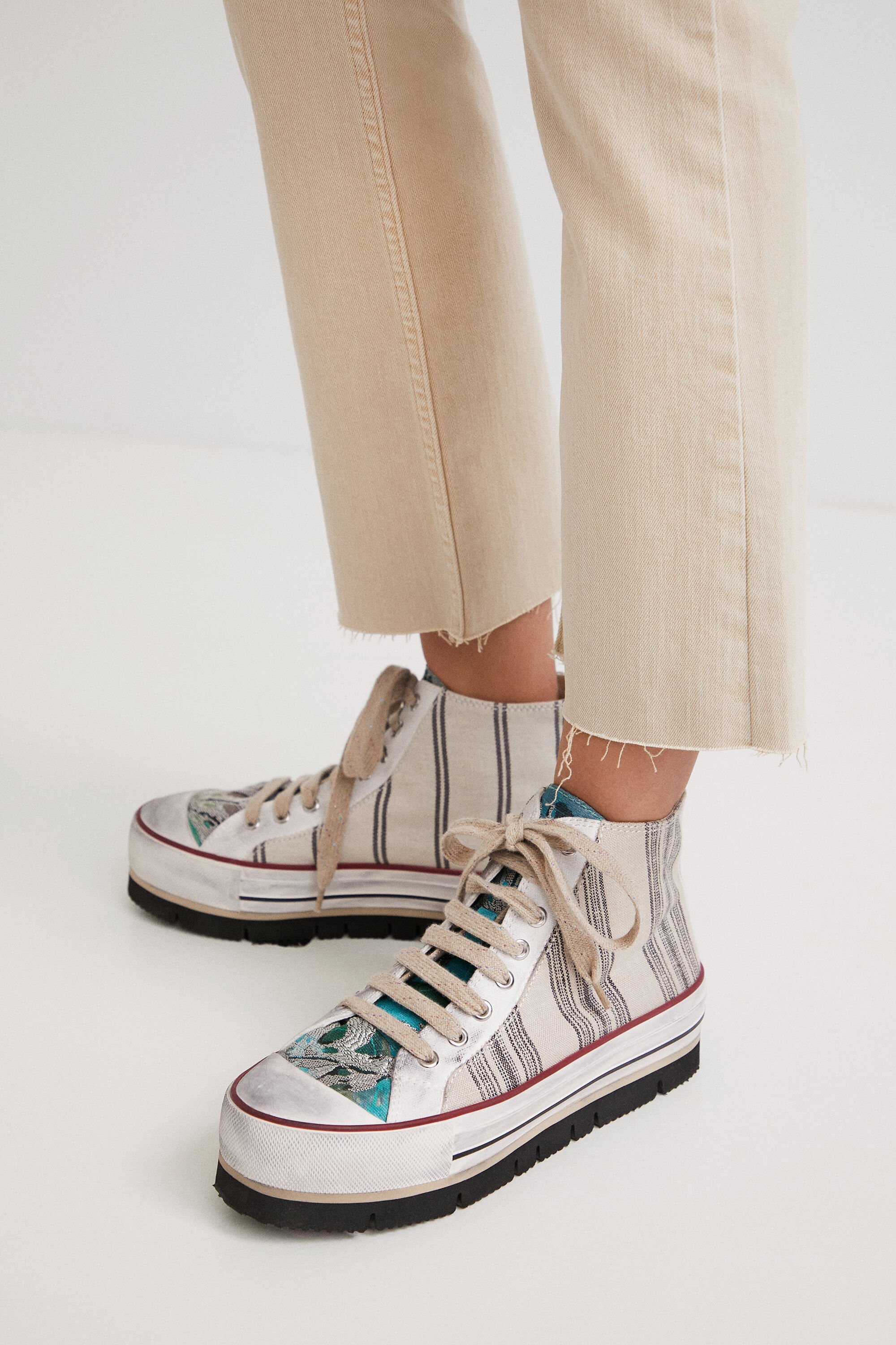 Sneakers altas plataforma rayas