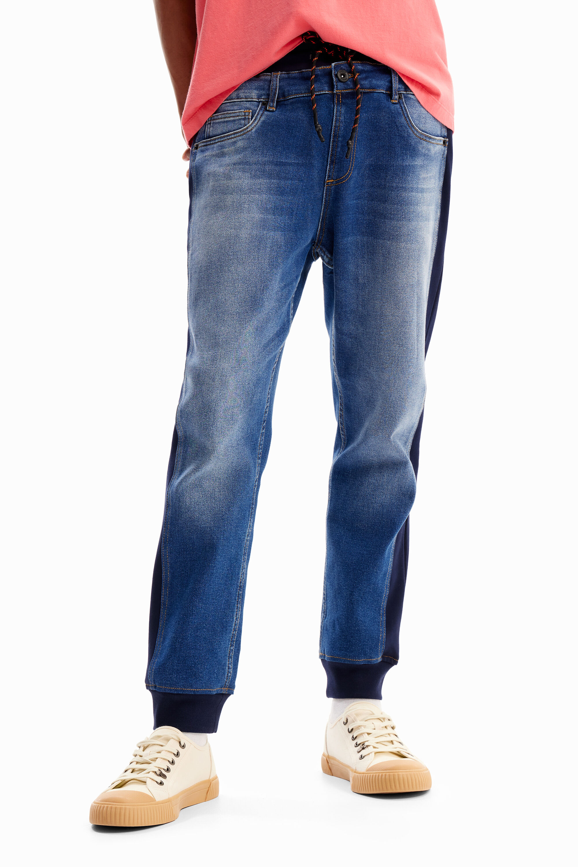 Pantal&oacute;n jogger vaquero h&iacute;brido