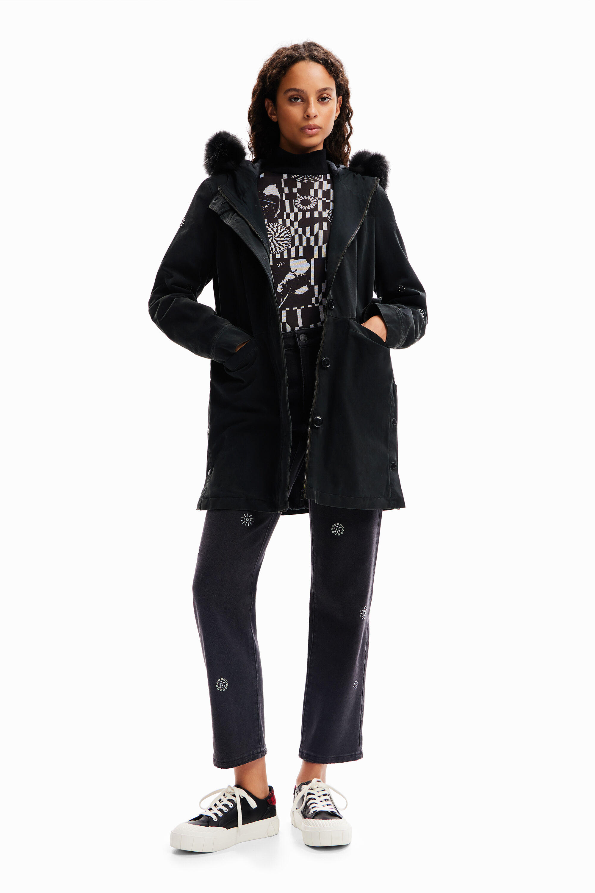 Parka capucha bordados