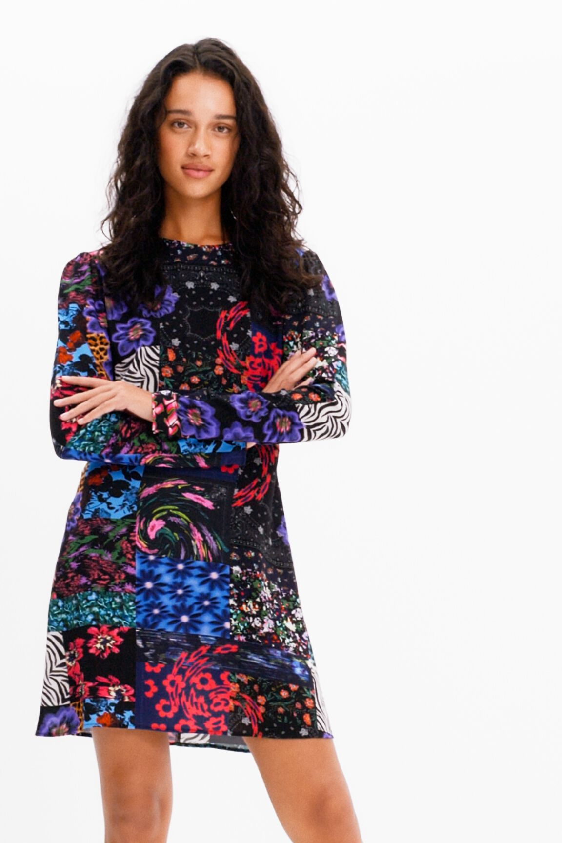 Vestido corto cut-out patch