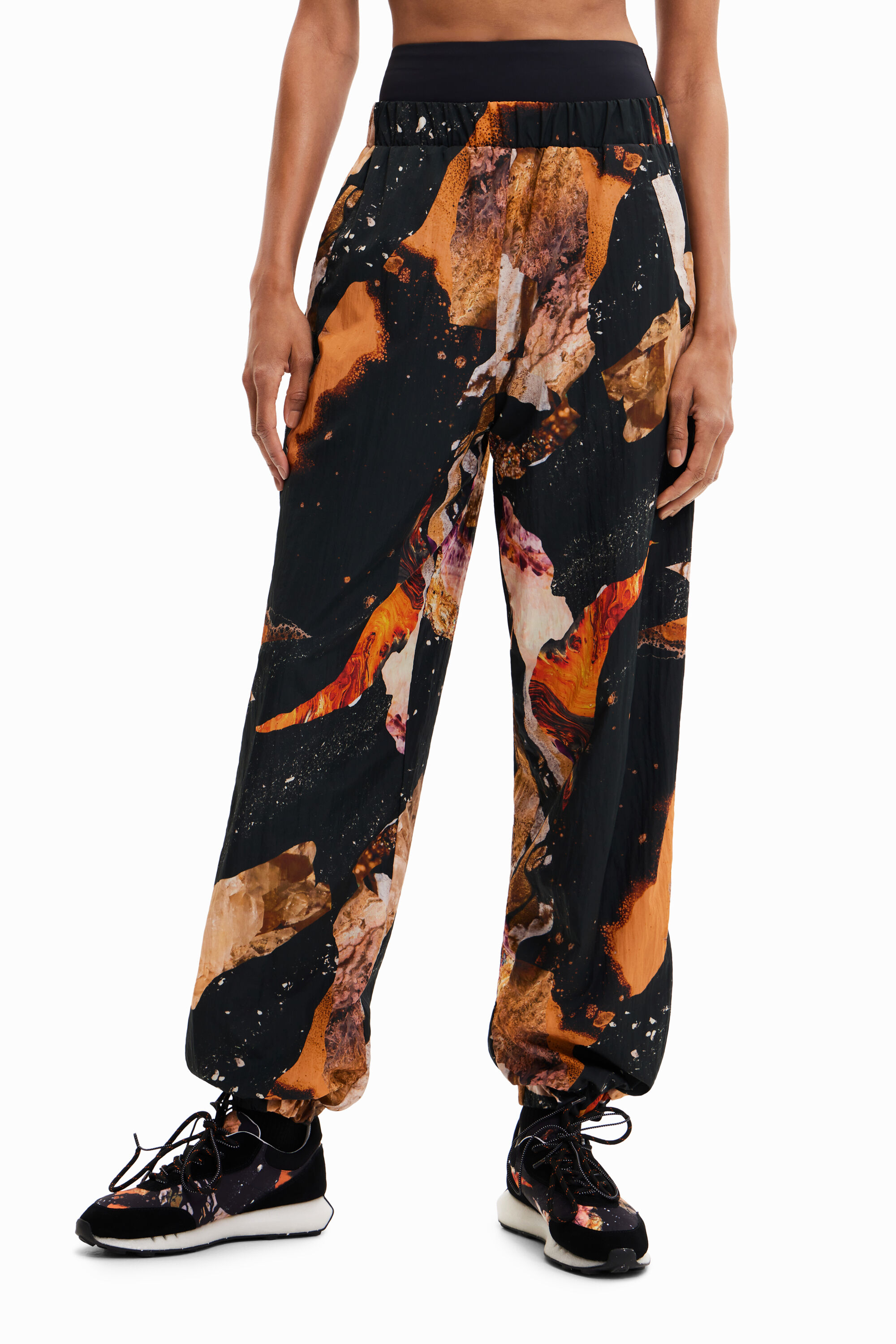 Jogger estampado efecto mineral