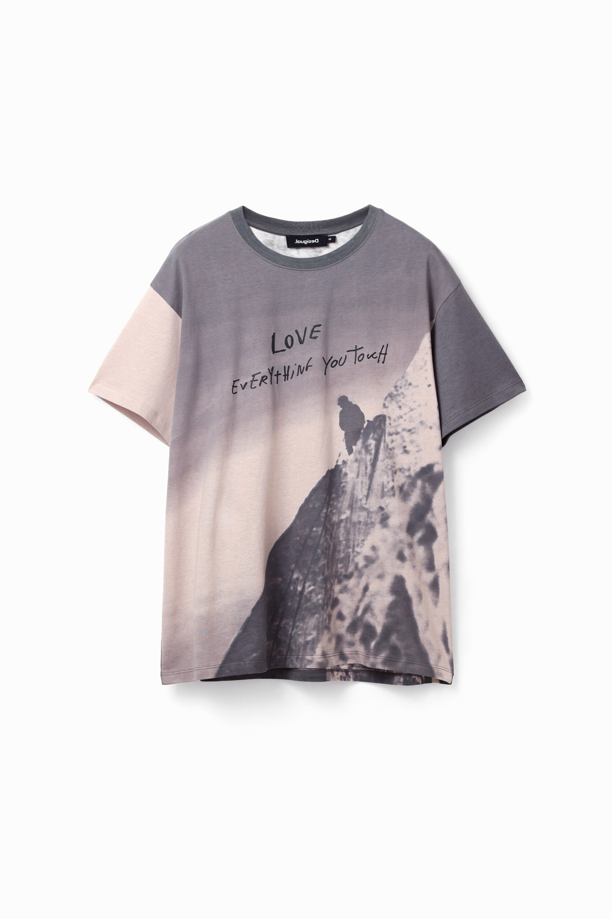 Camiseta oversize monta&ntilde;a