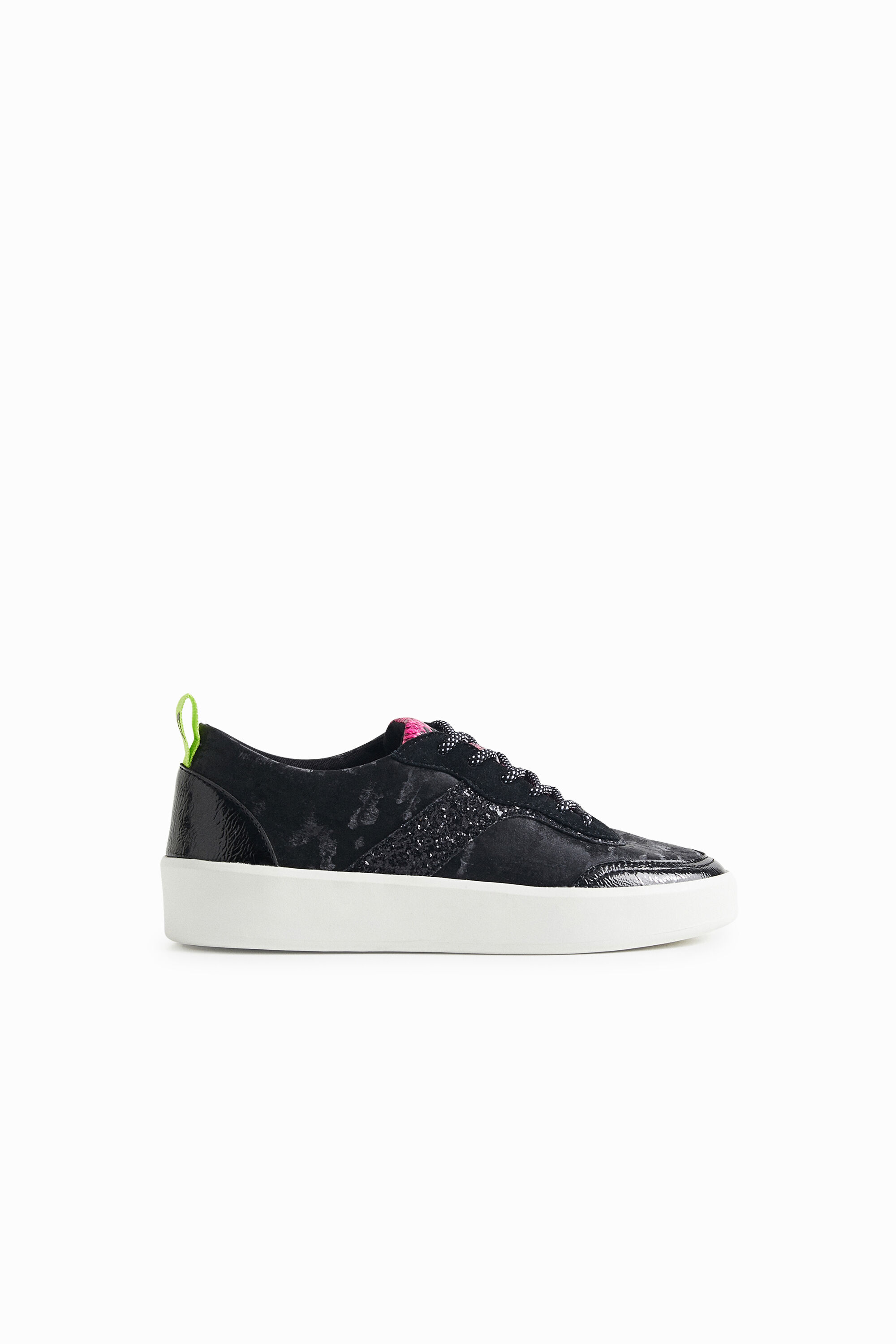Sneakers piel sint&eacute;tica camuflaje glitter