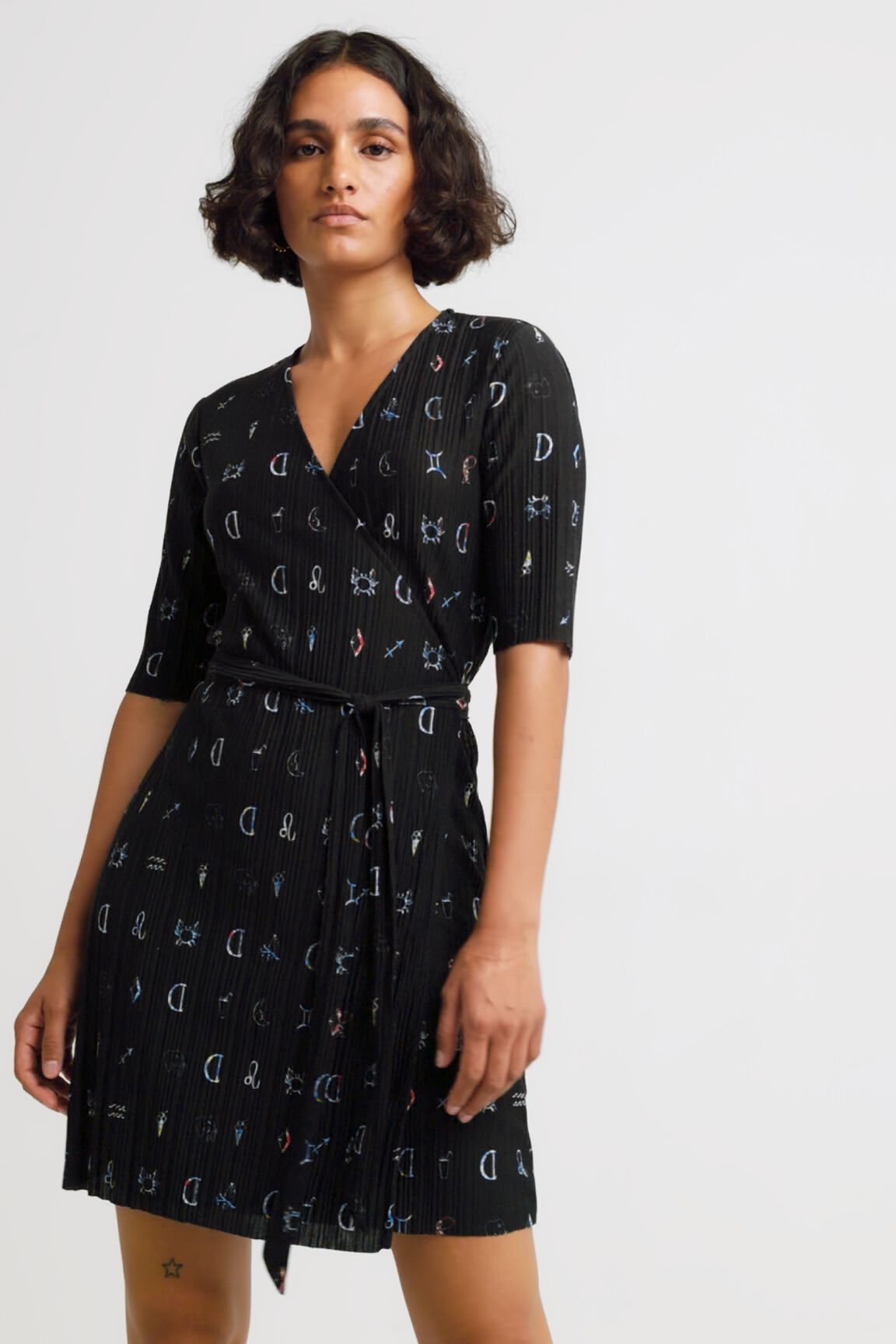 Vestido corto plisado