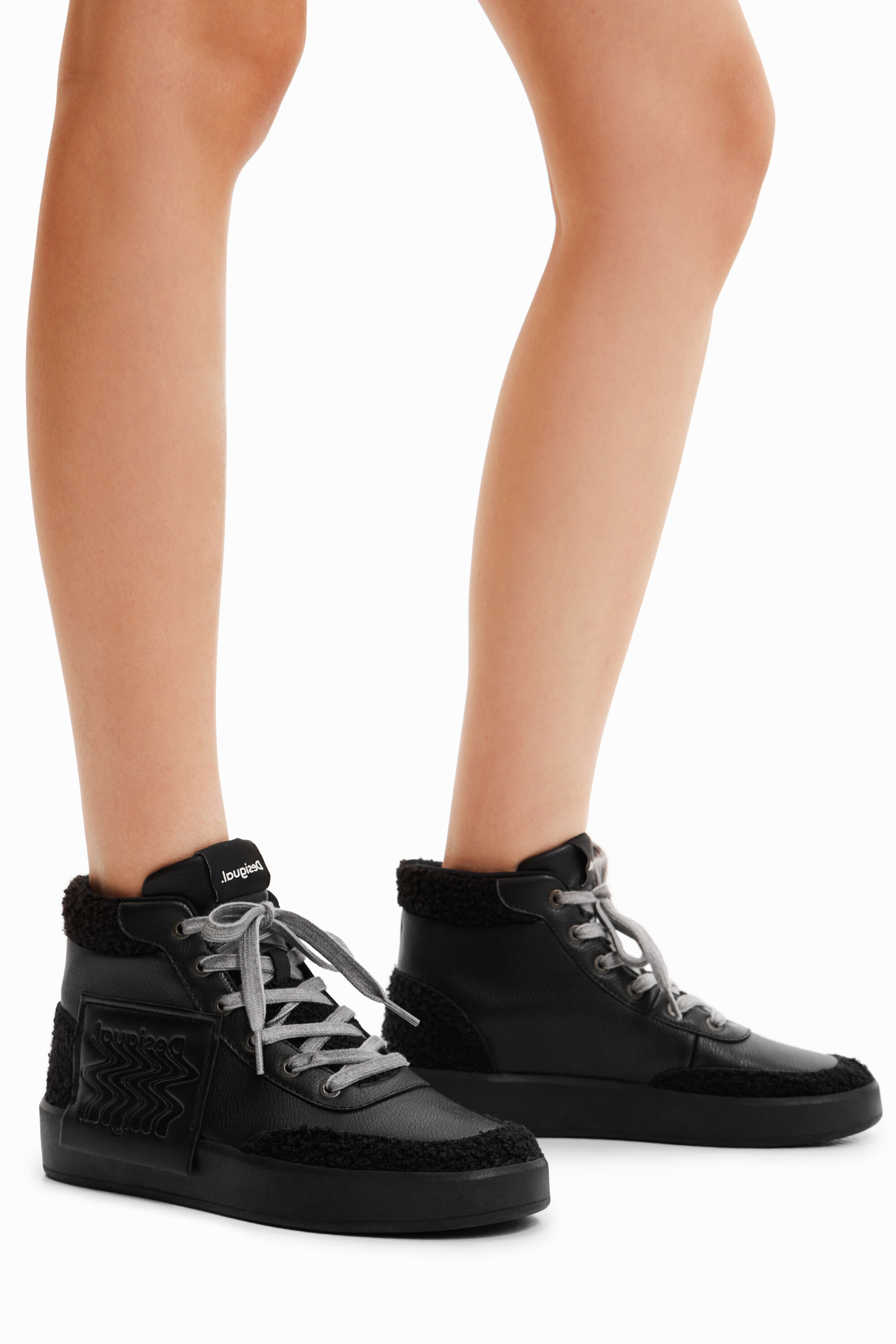 Sneakers altas borreguito