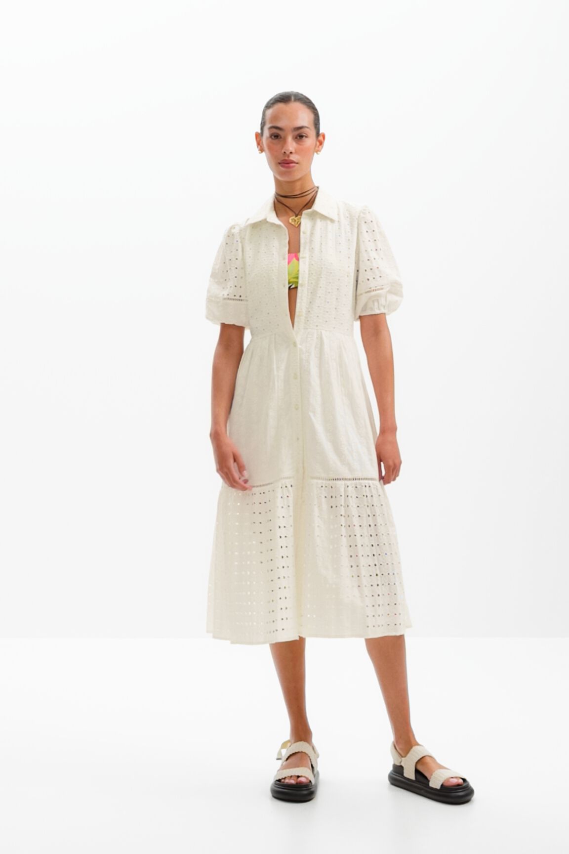Vestido midi camisero bordados
