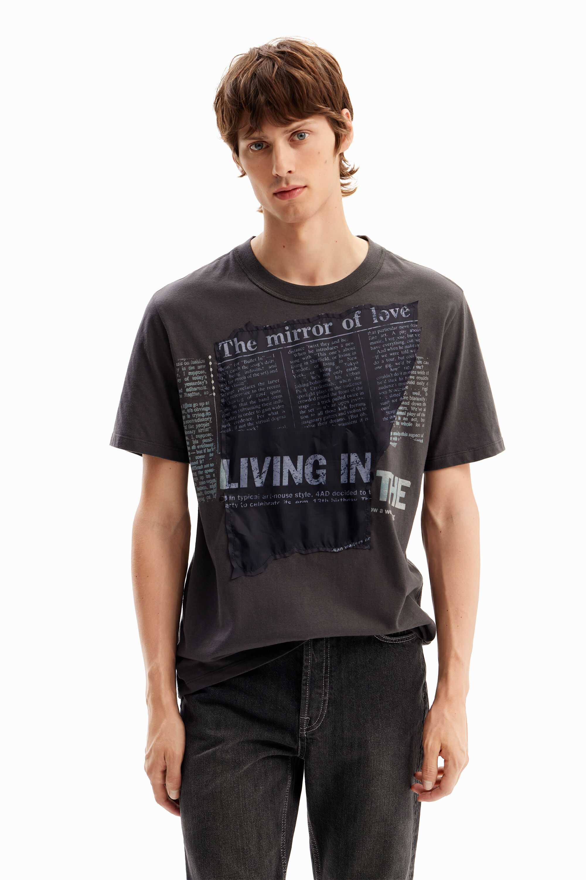 Camiseta parche peri&oacute;dico