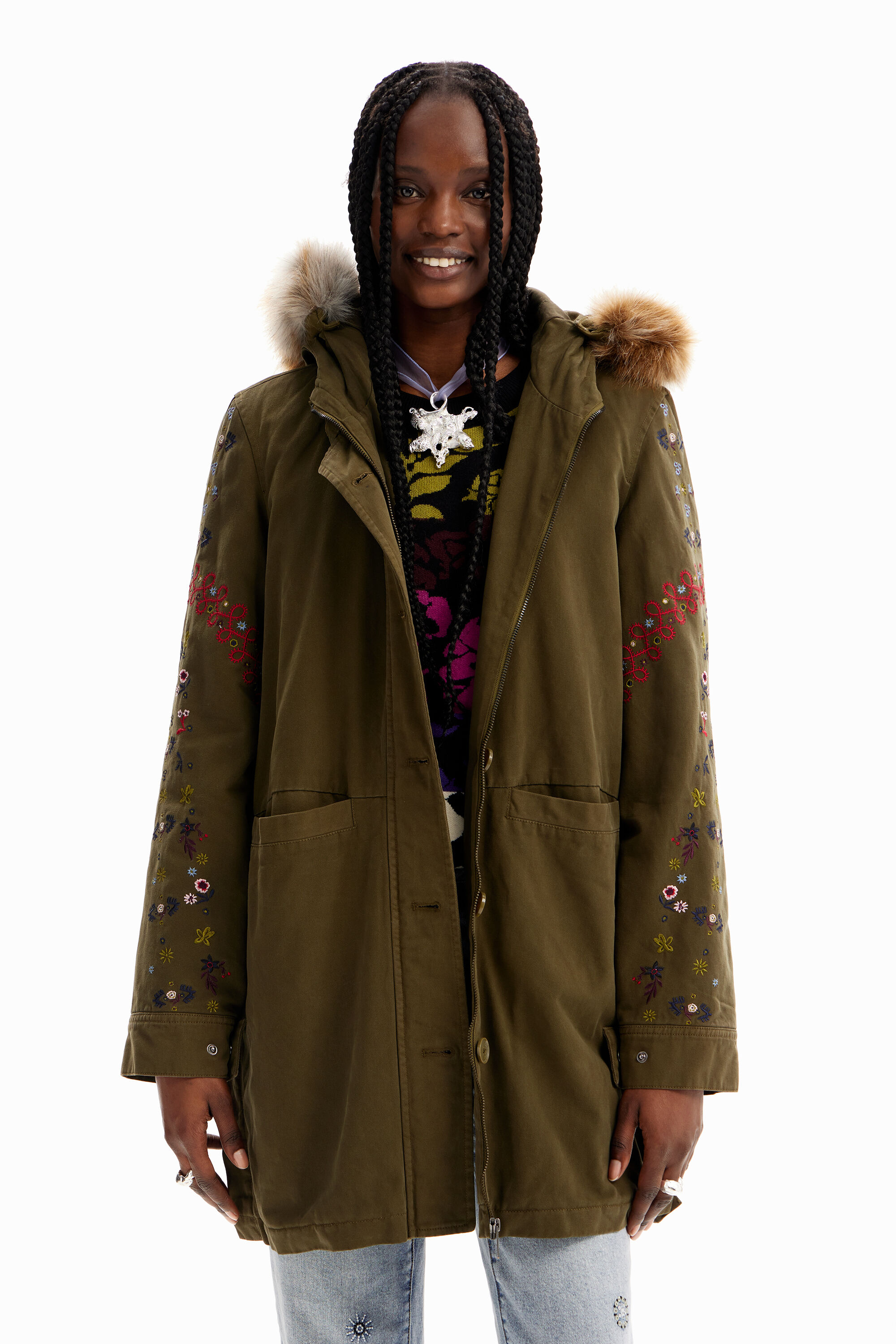 Parka capucha bordados
