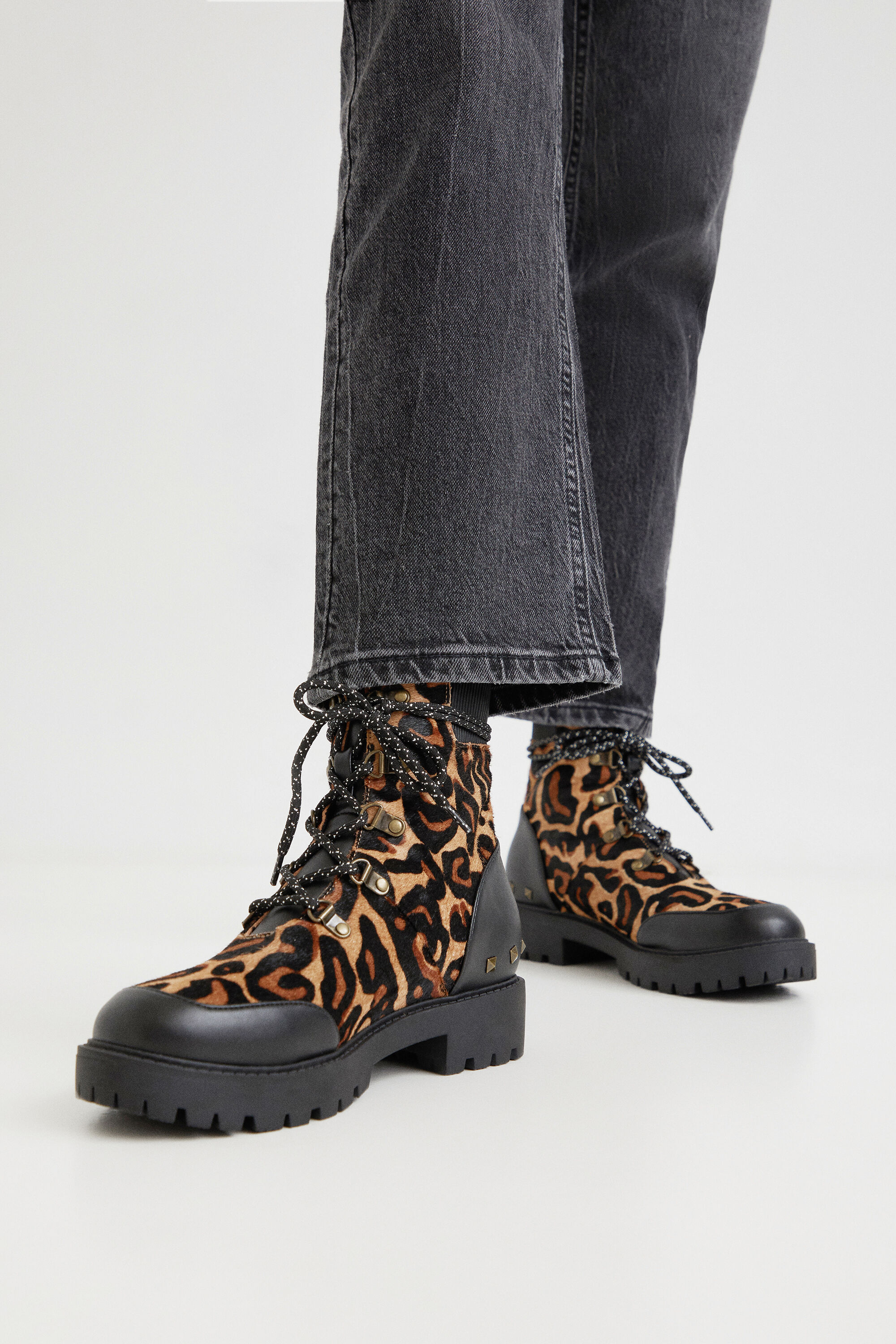 Bota de piel animal print