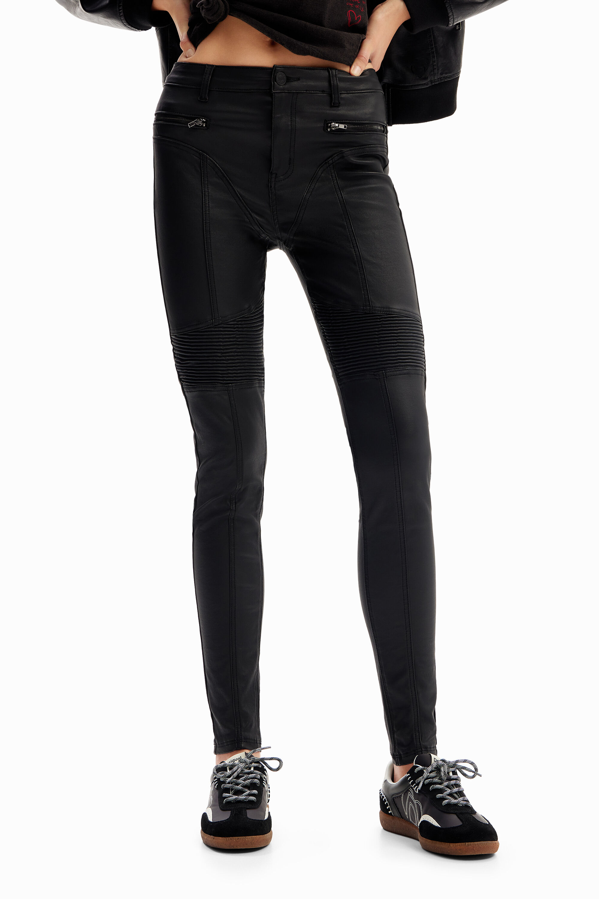 Pantal&oacute;n Slim efecto piel