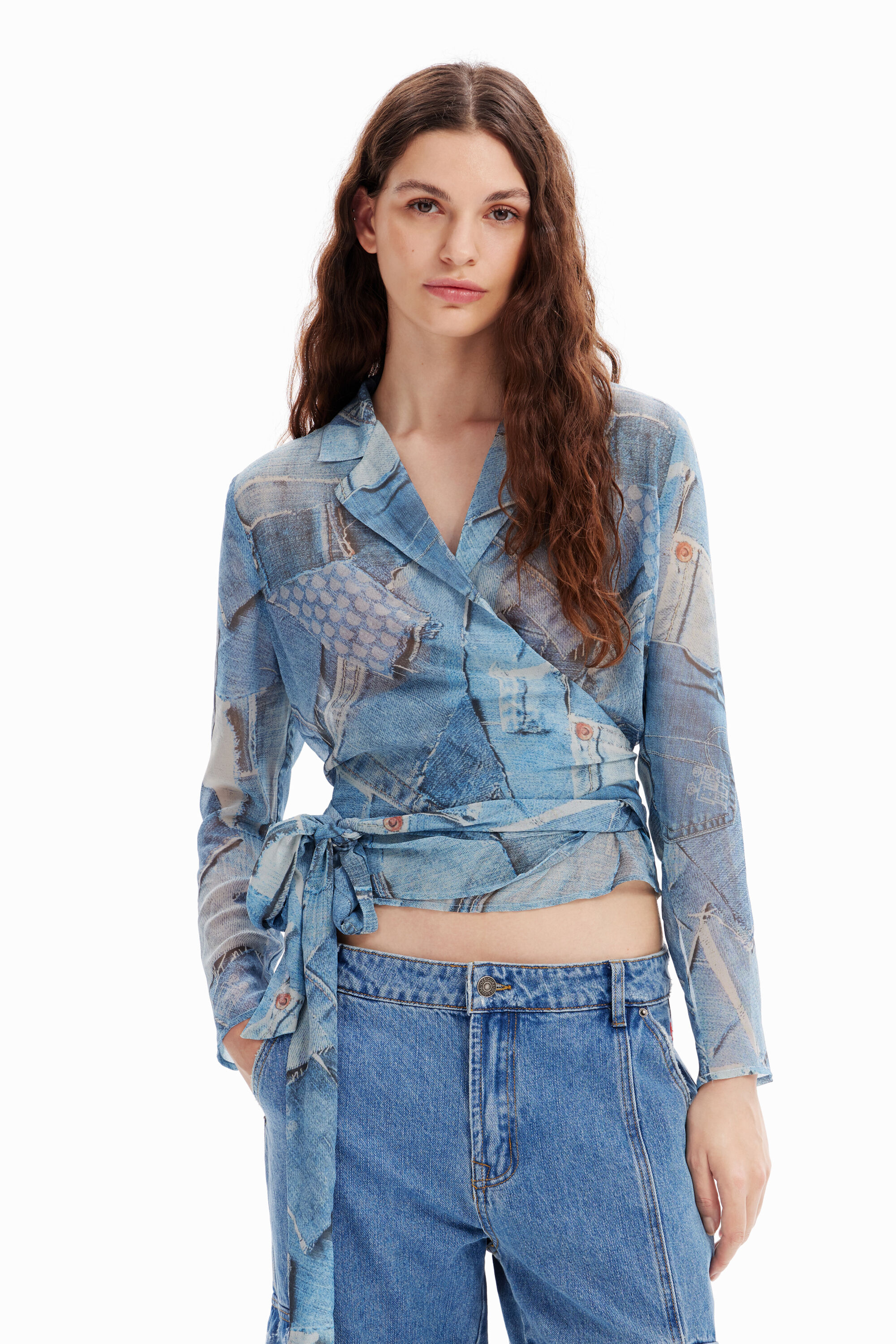 Blusa cruzada patch denim