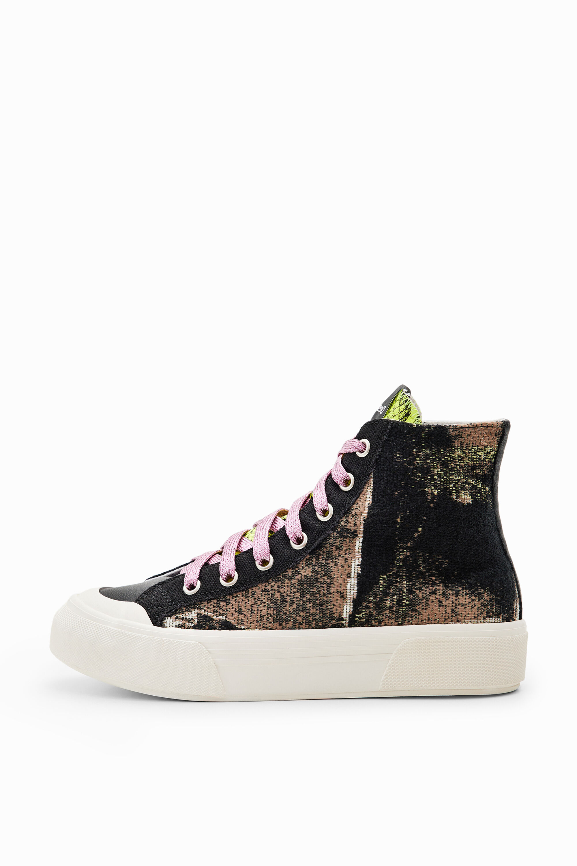 Sneakers ca&ntilde;a alta patch