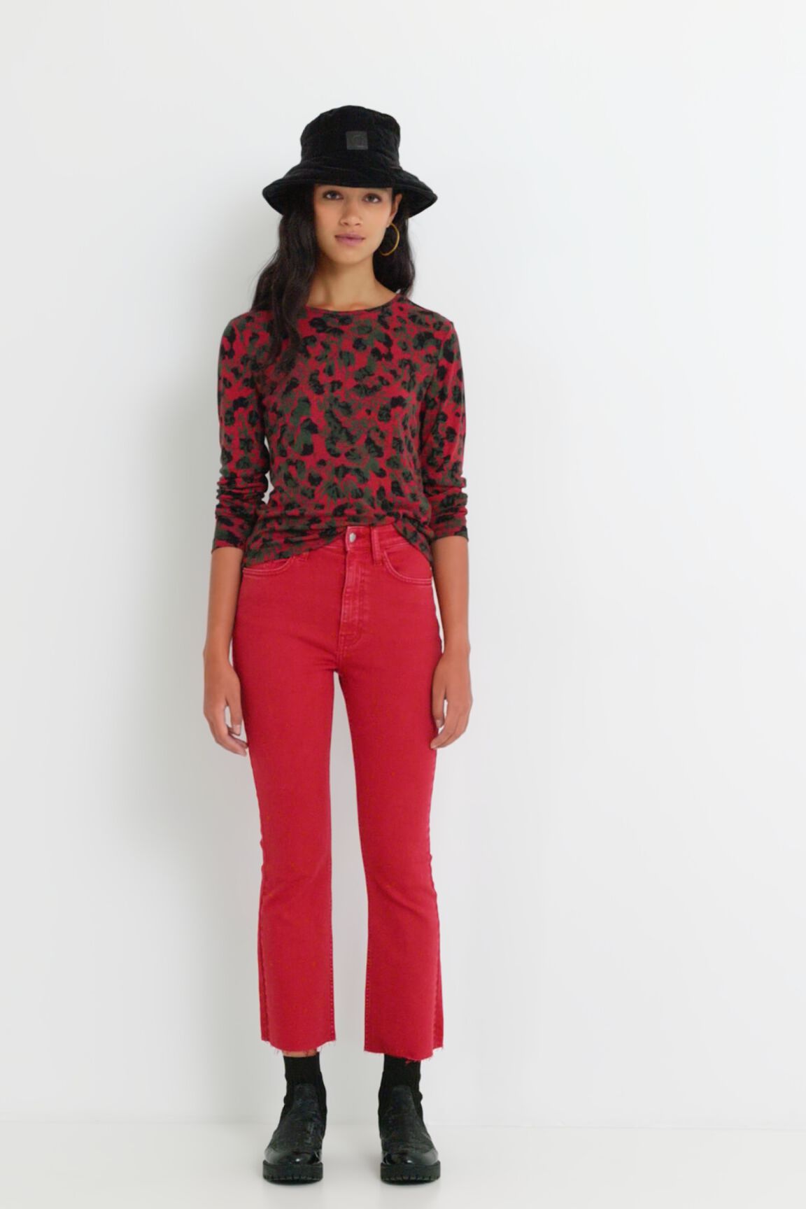 Pantal&oacute;n tobillero acampanado