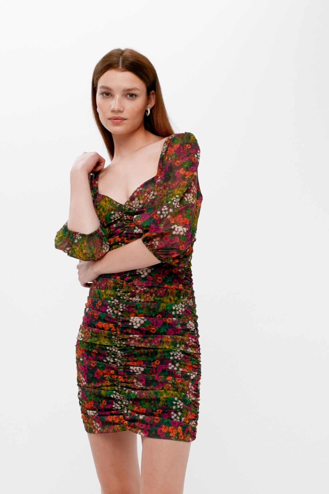 Vestido corto slim fruncido