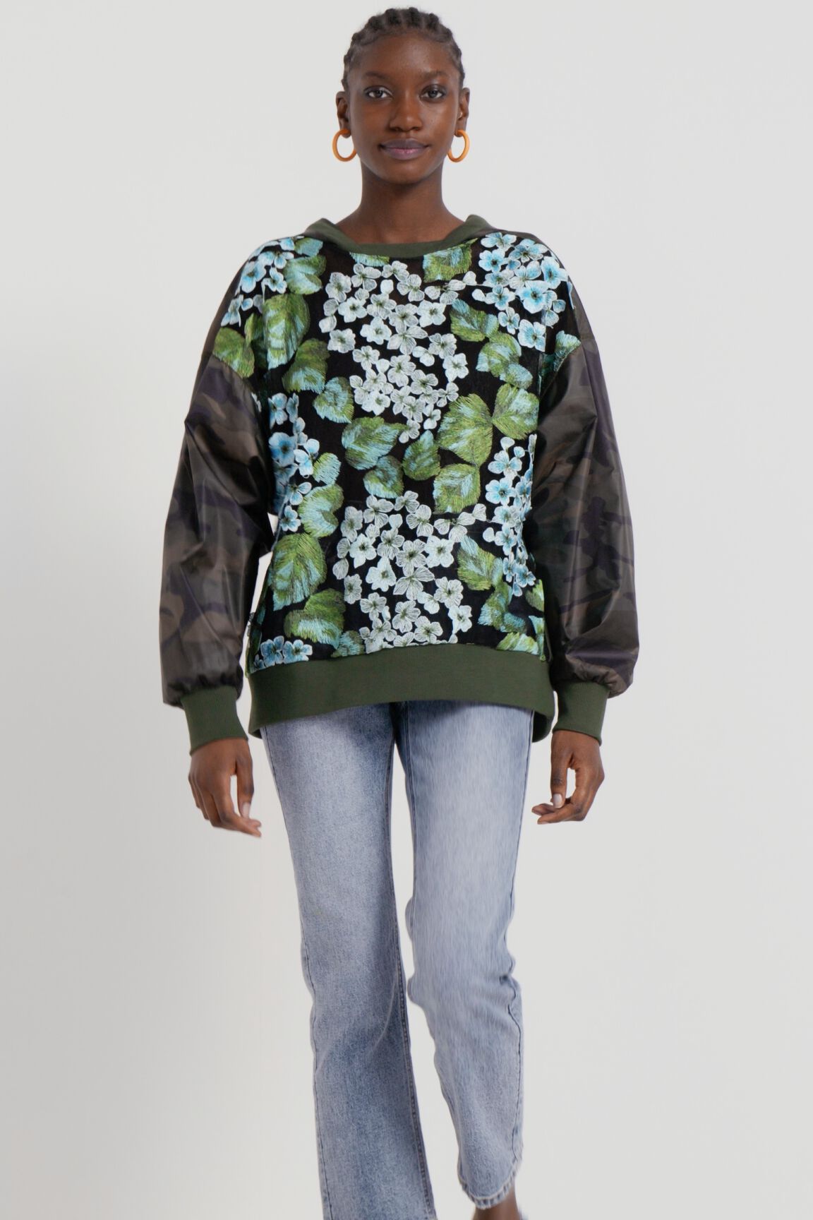 Sudadera flores oversize