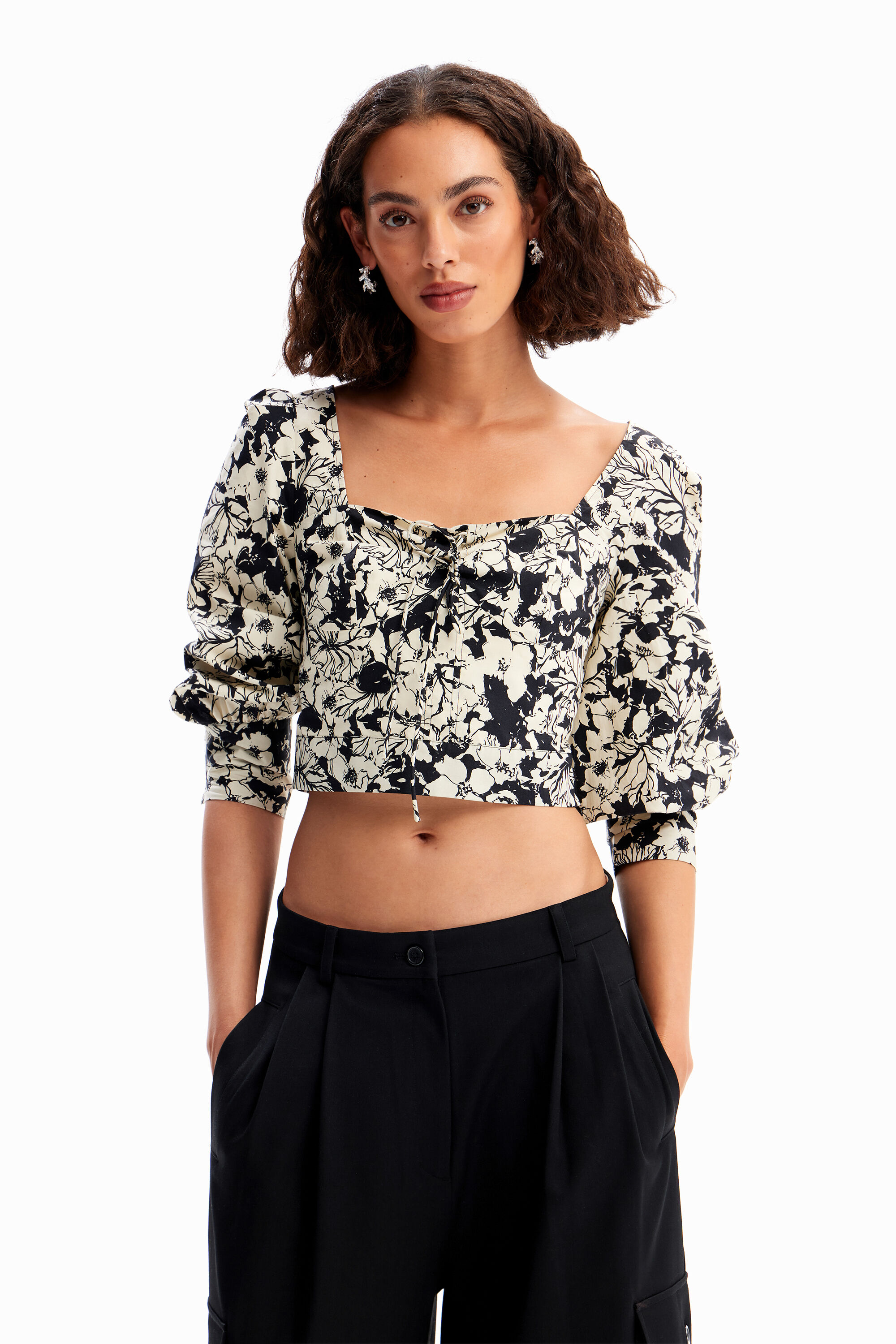Blusa cropped cors&eacute; flores