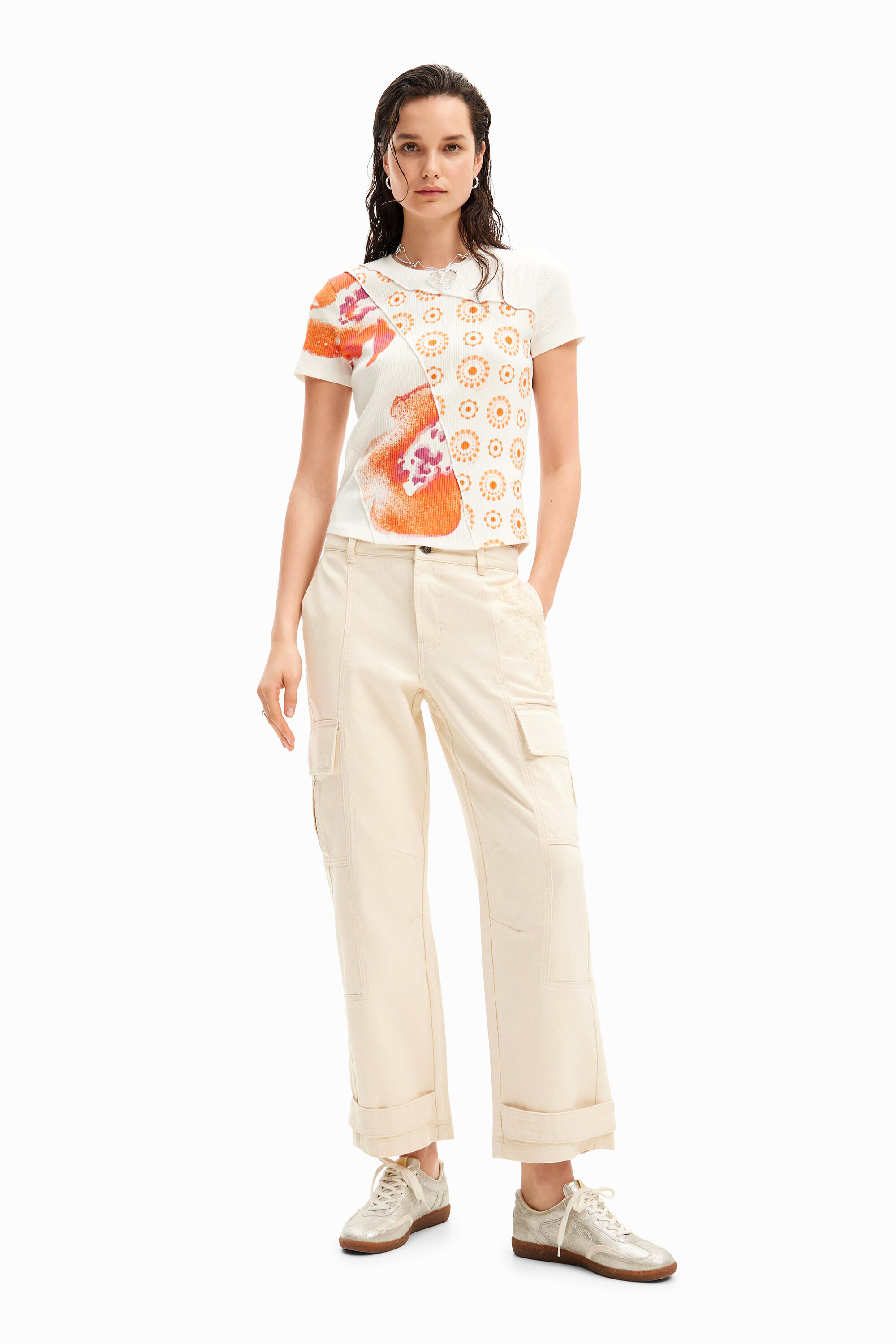 Pantal&oacute;n cargo bordado