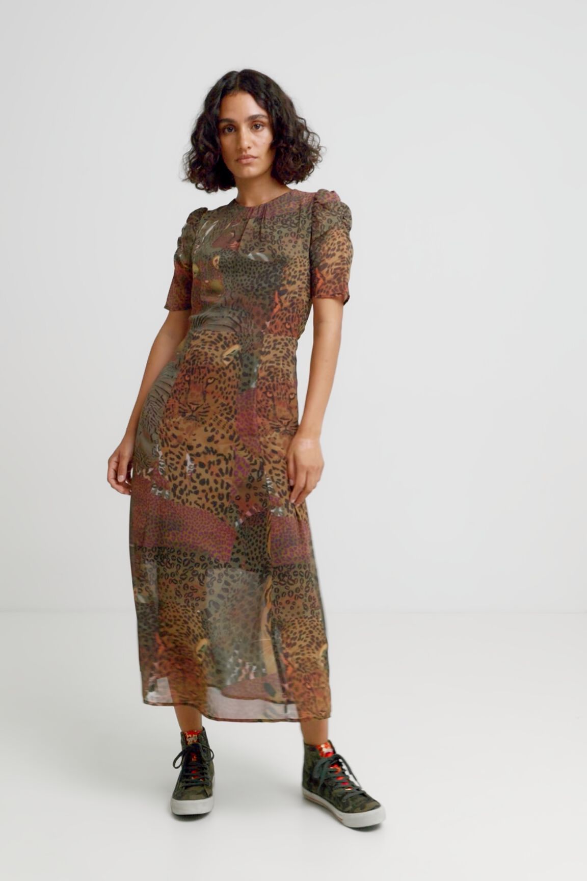 Vestido midi manga corta