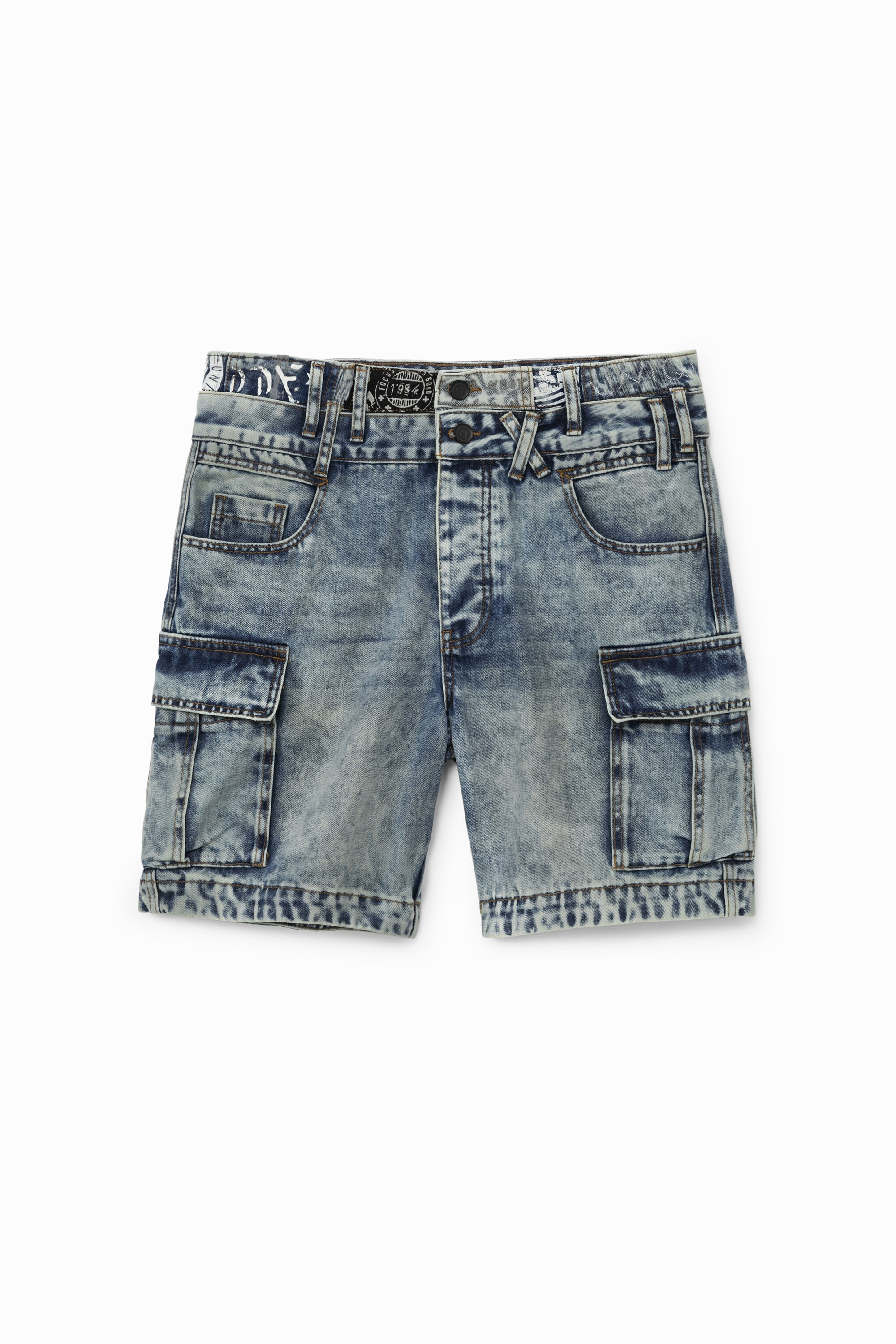 Pantal&oacute;n corto cargo vaquero