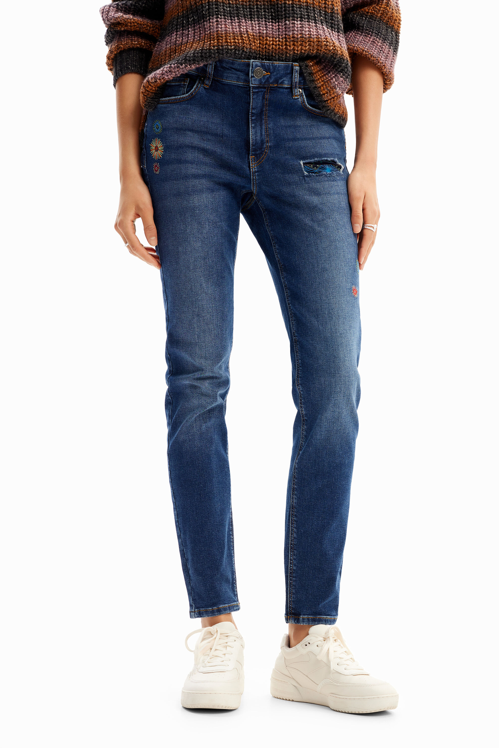Vaqueros Slim bordados