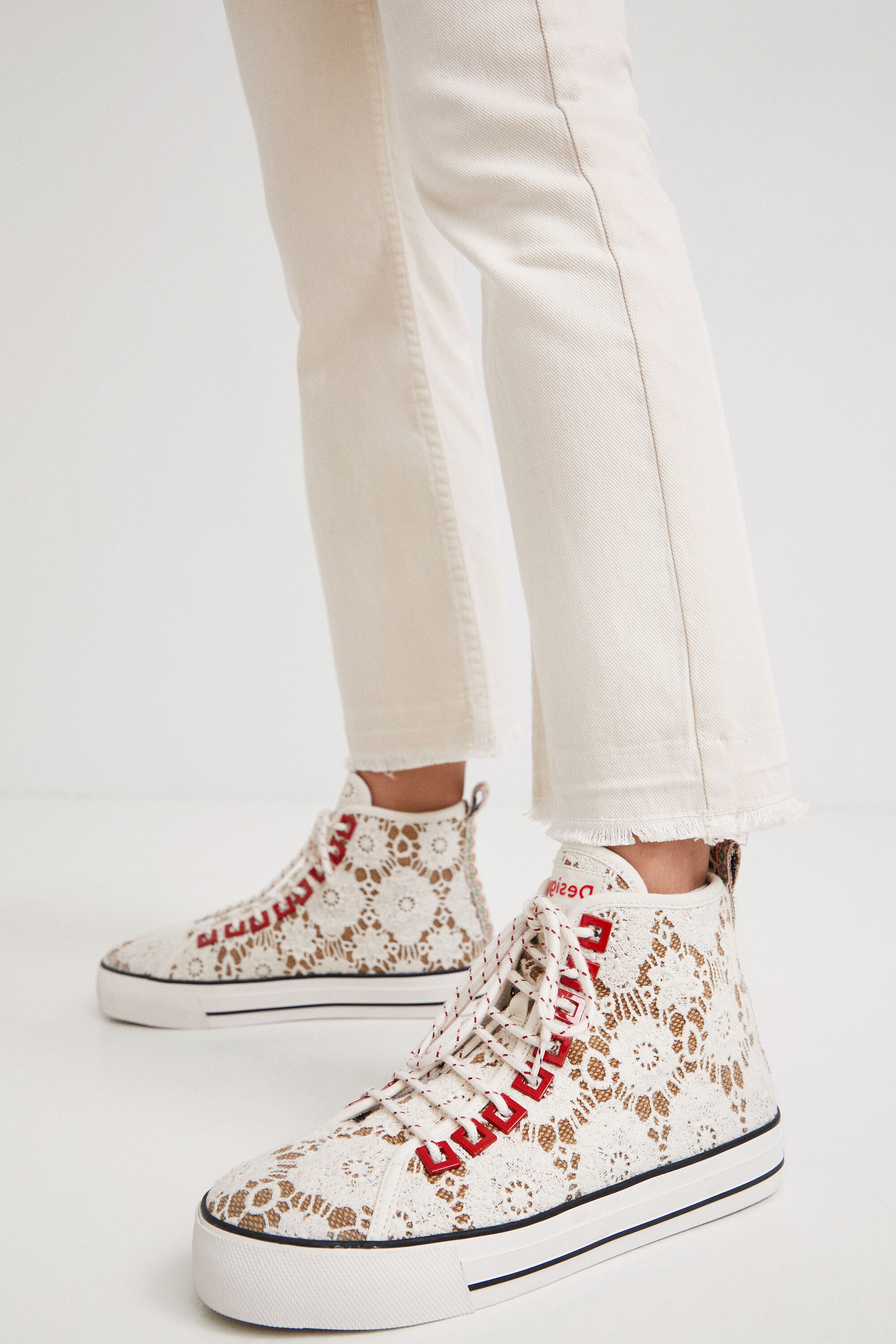 Sneakers altas encaje