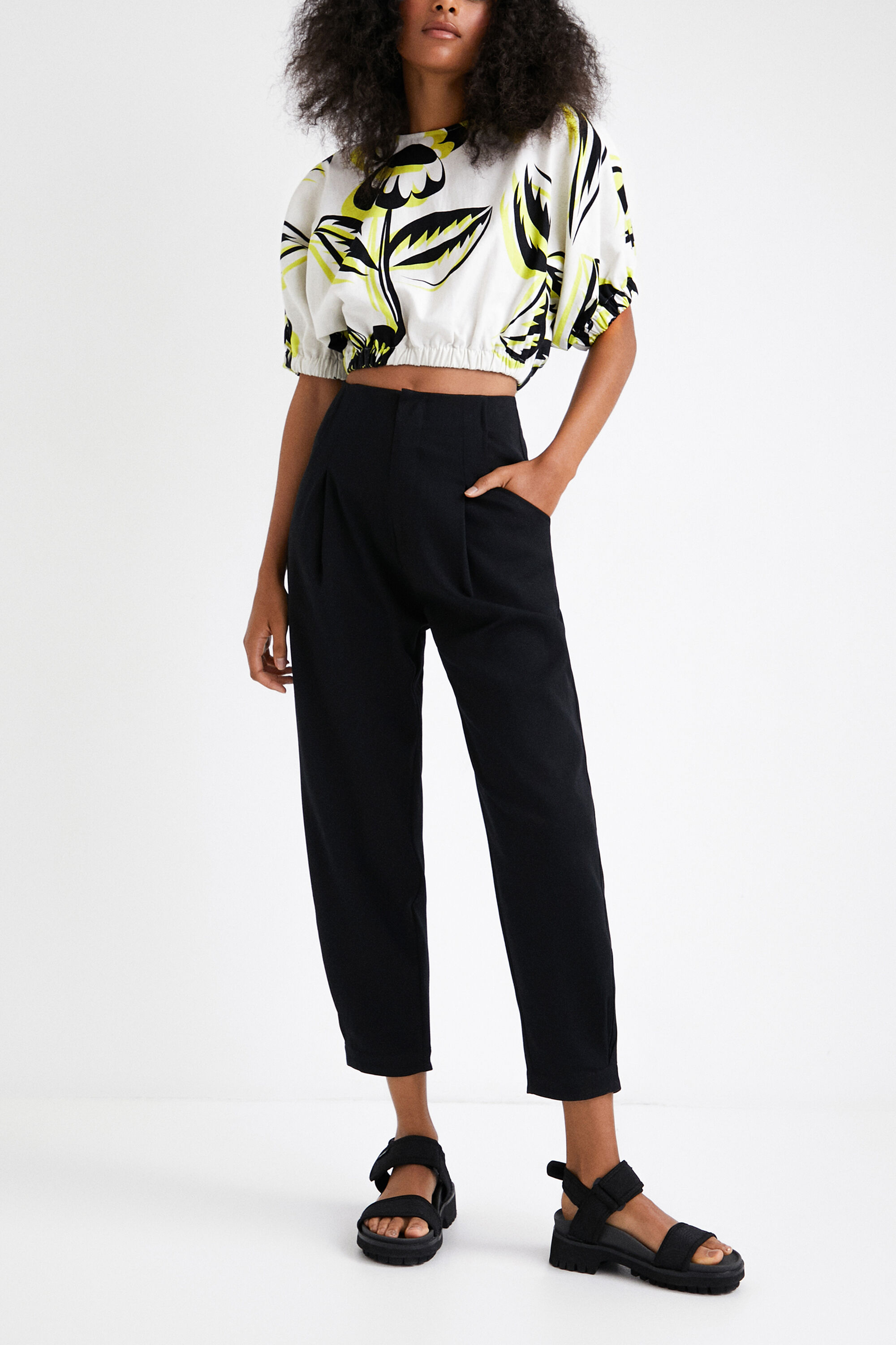 Blusa cropped flores