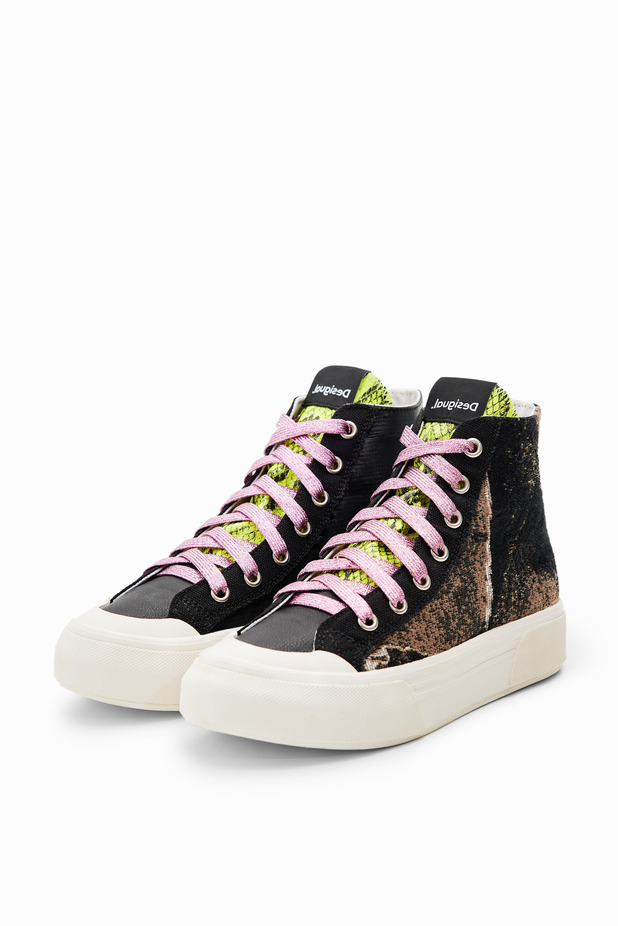 Sneakers ca&ntilde;a alta patch