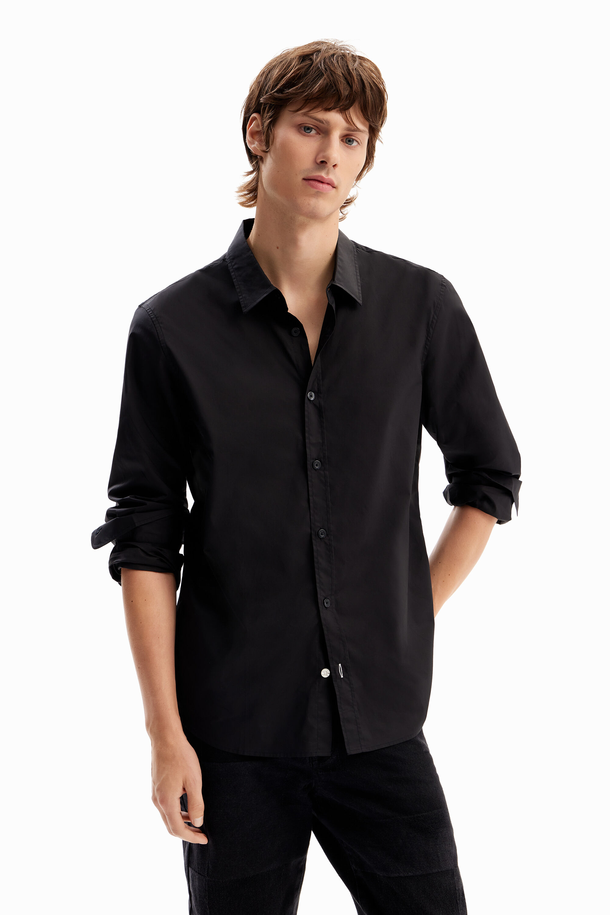 Camisa b&aacute;sica detalles contraste